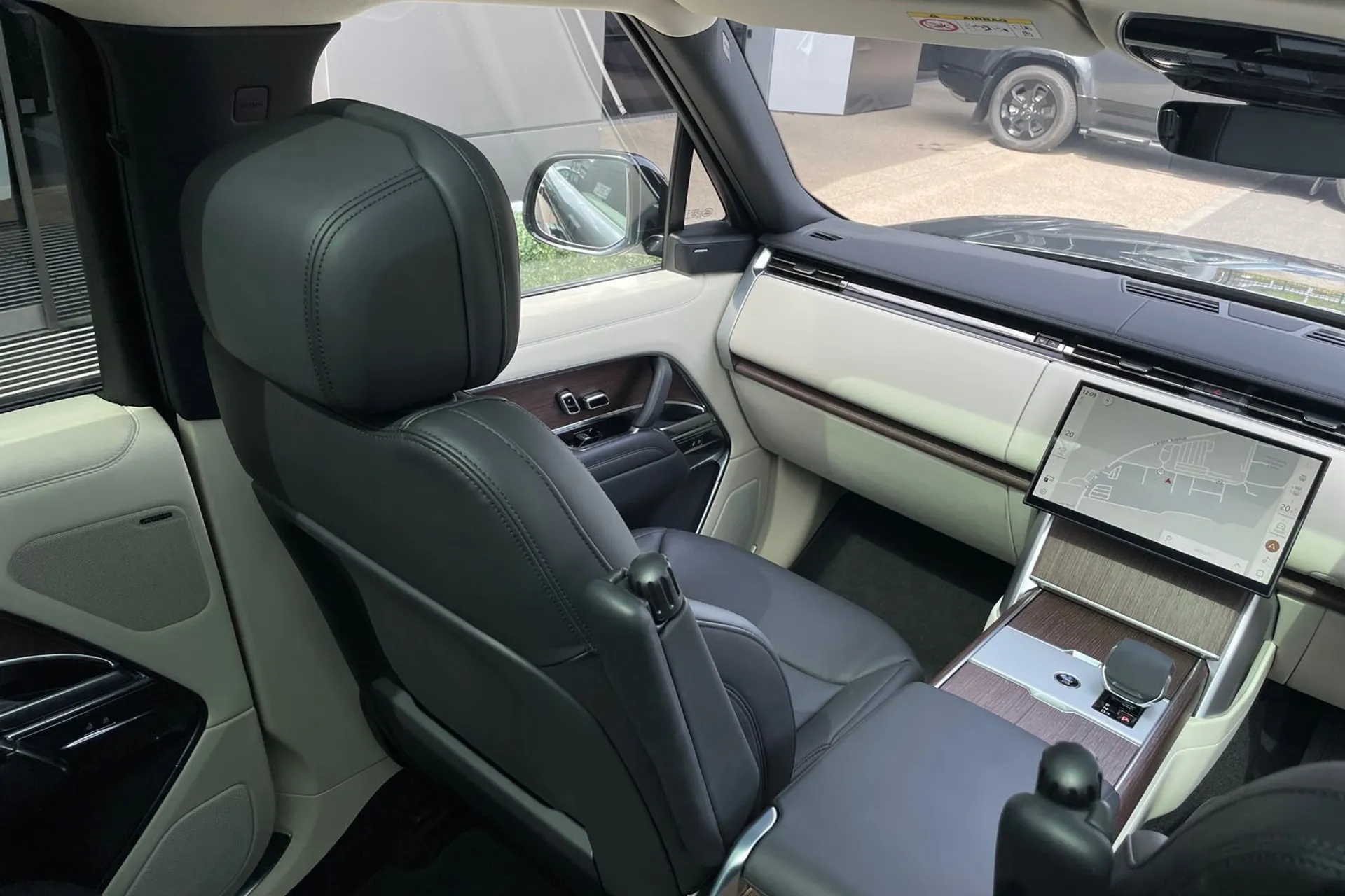 LAND ROVER RANGE ROVER thumbnail image number 40