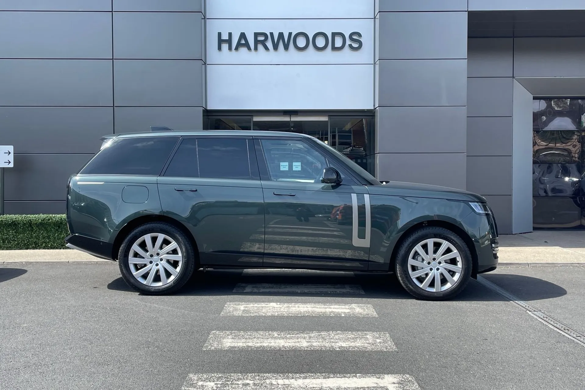 LAND ROVER RANGE ROVER thumbnail image number 2