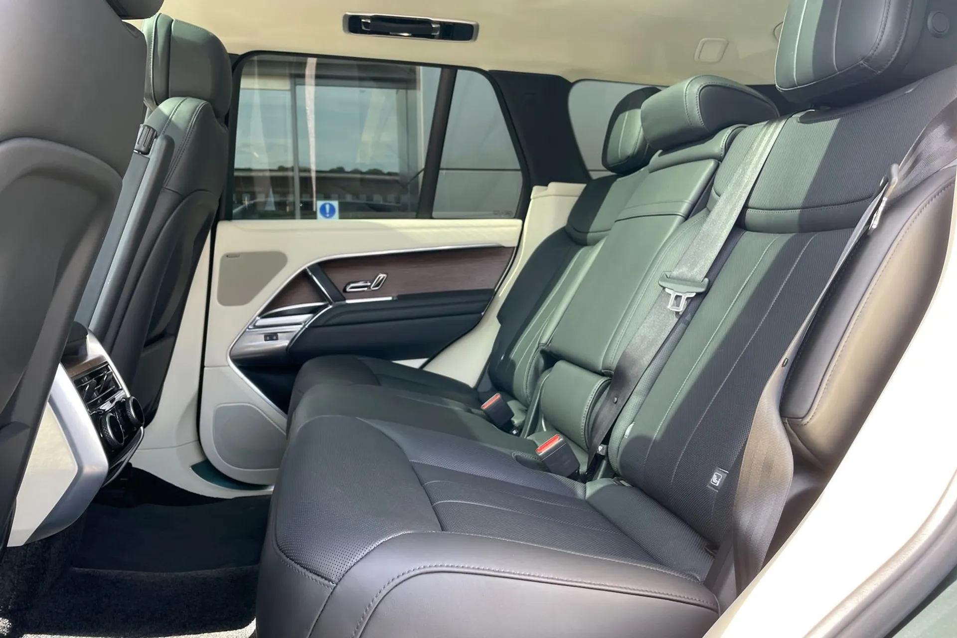 LAND ROVER RANGE ROVER thumbnail image number 38