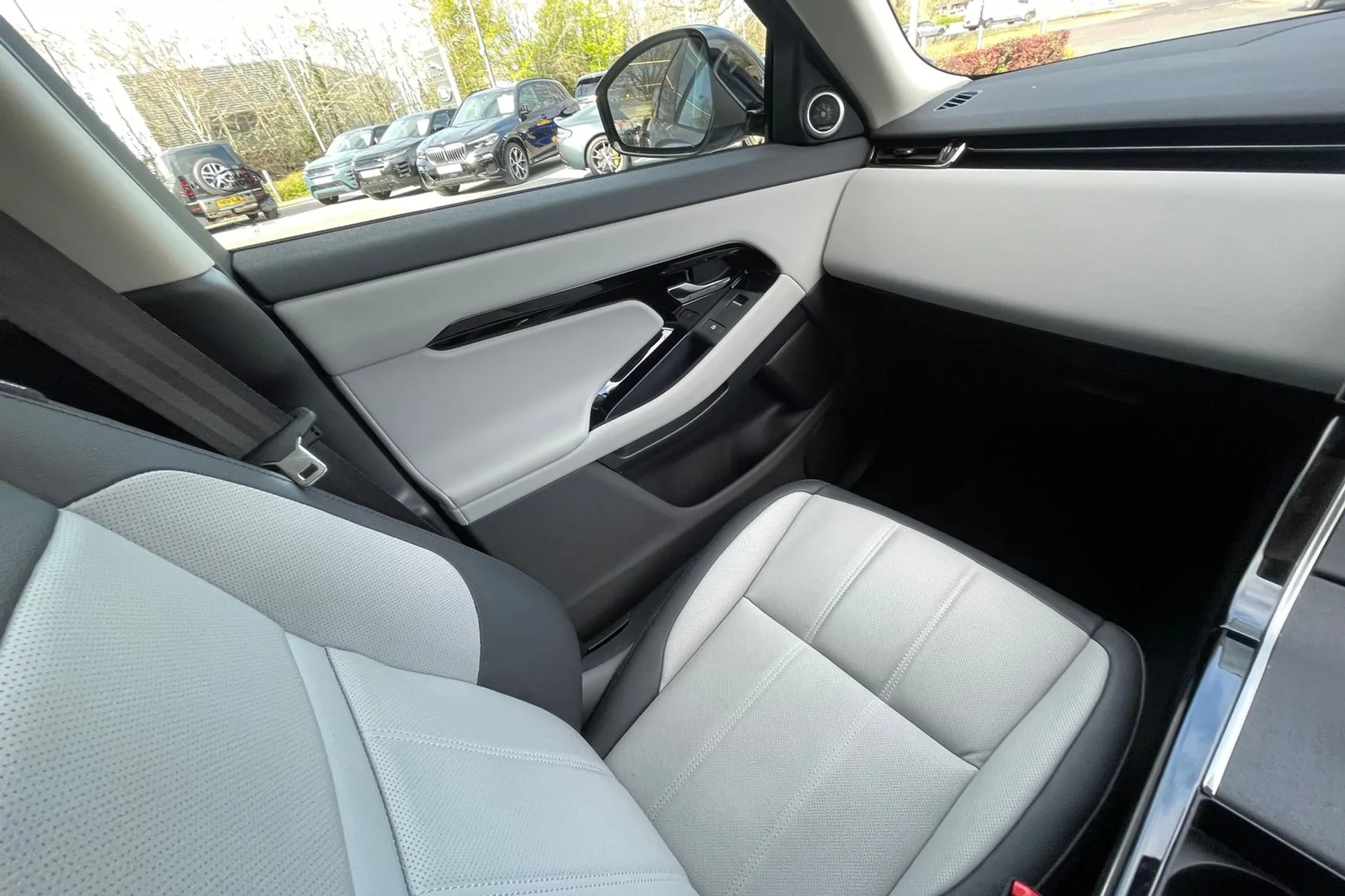 LAND ROVER RANGE ROVER EVOQUE thumbnail image number 13