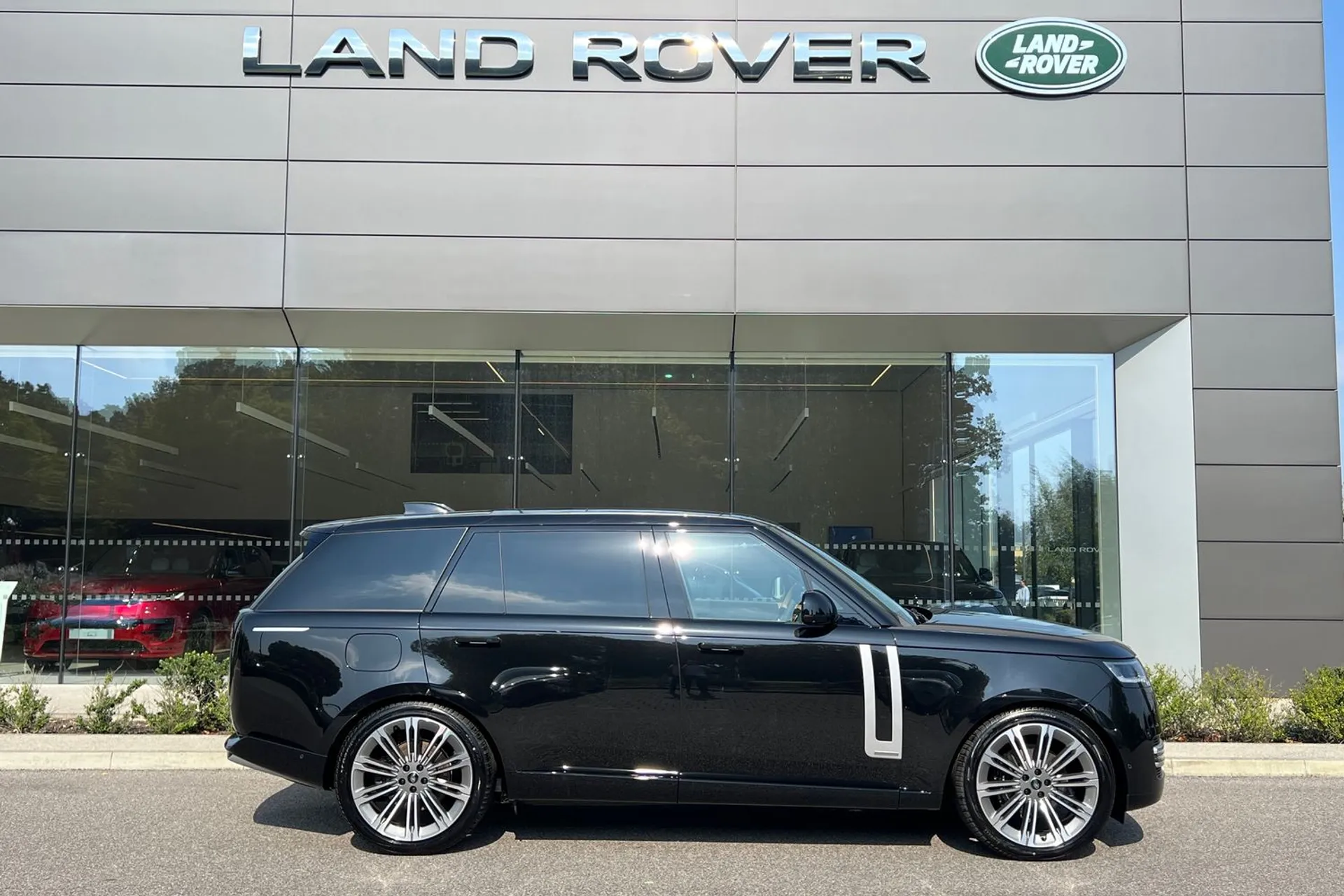 LAND ROVER RANGE ROVER thumbnail image number 2