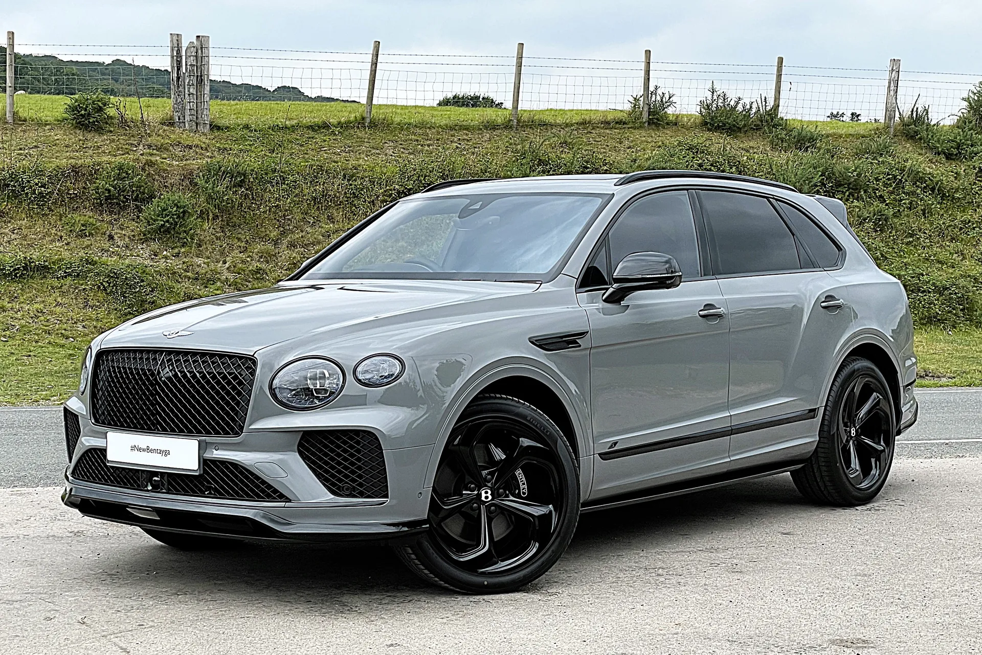 Bentley BENTAYGA thumbnail image number 4