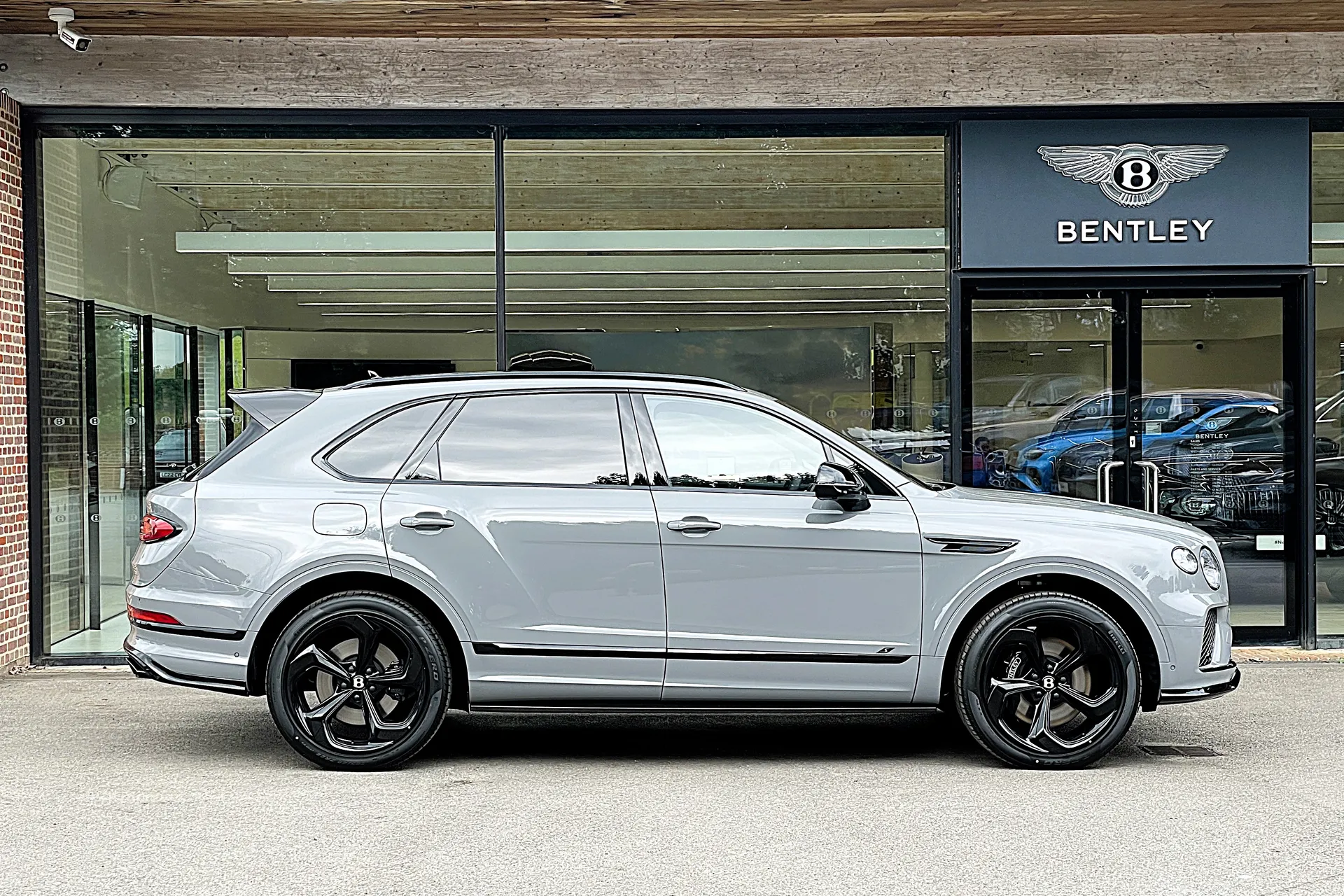 Bentley BENTAYGA thumbnail image number 2