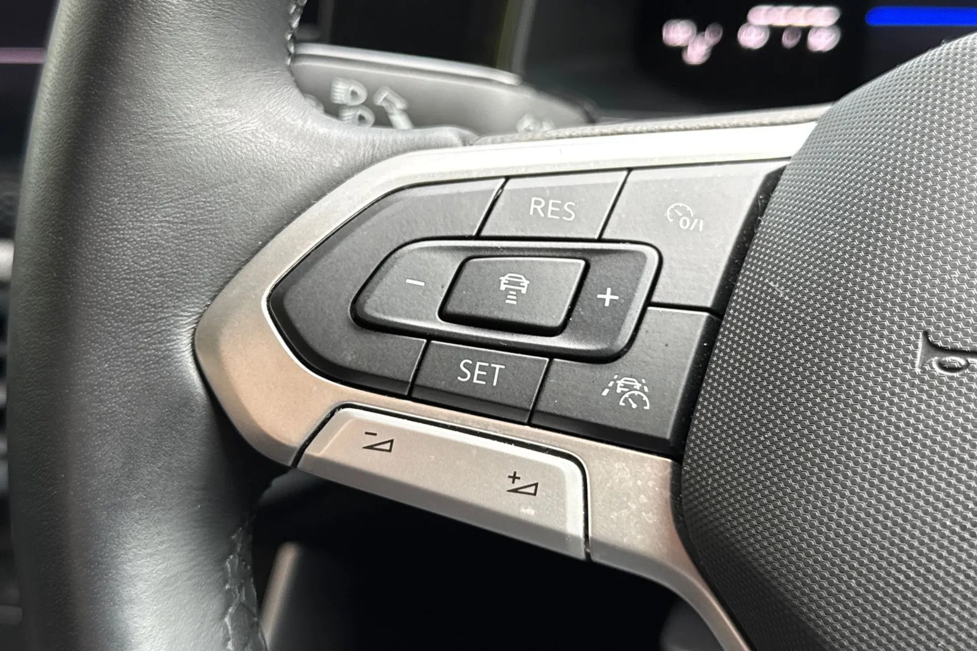 VOLKSWAGEN POLO thumbnail image number 35