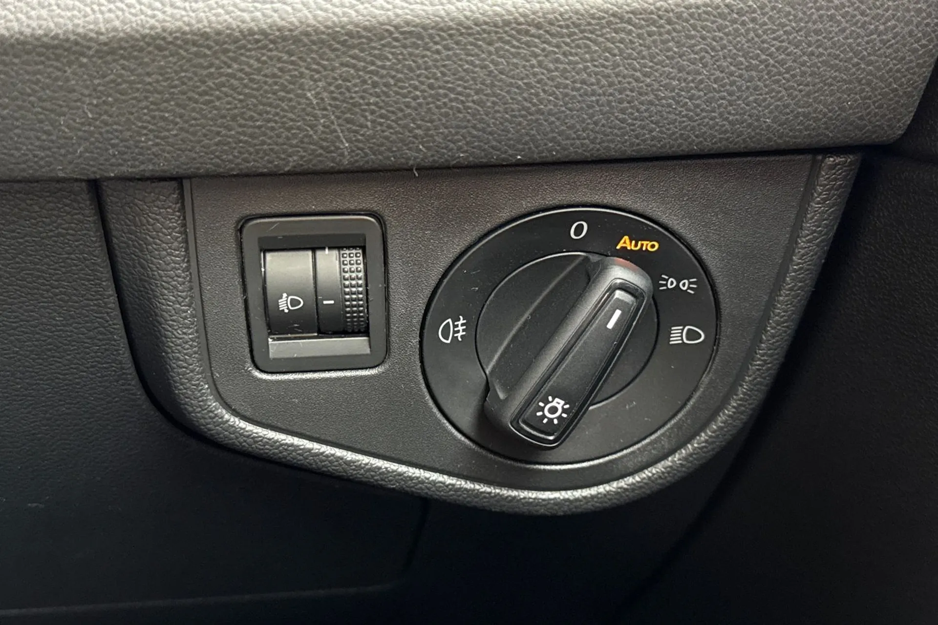 VOLKSWAGEN POLO thumbnail image number 54