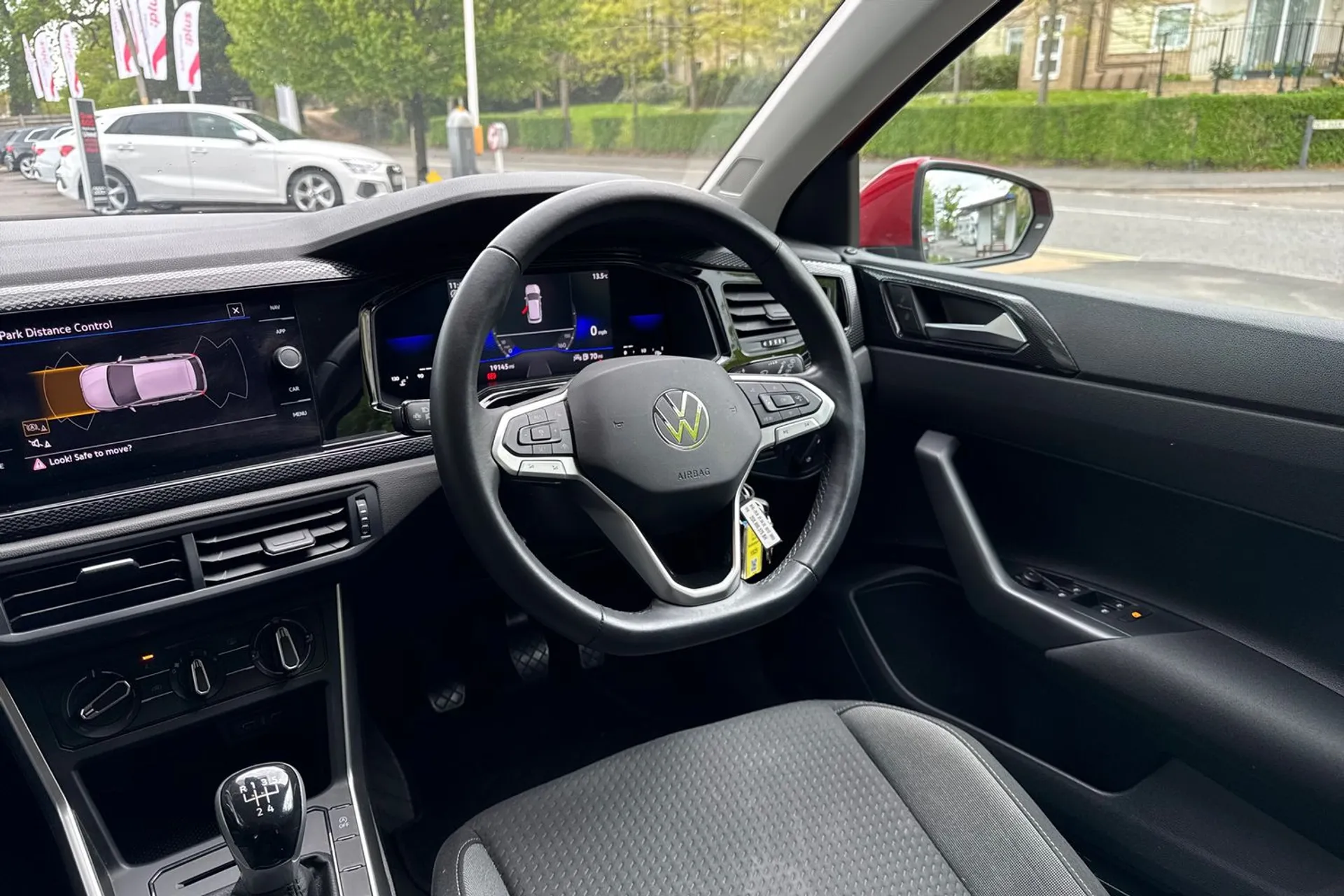 VOLKSWAGEN POLO thumbnail image number 32