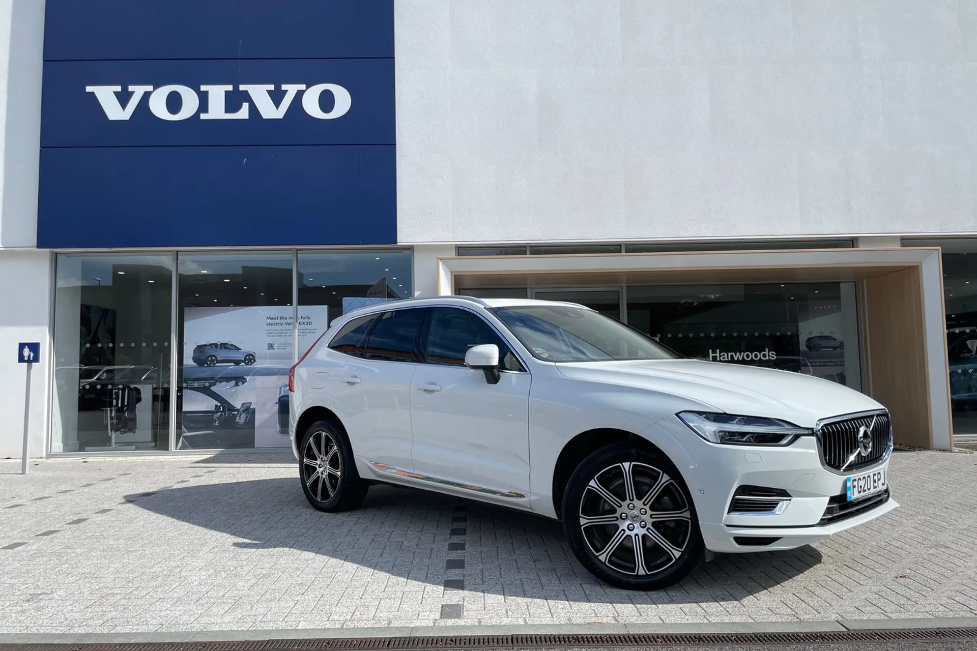 Volvo XC60 focused image