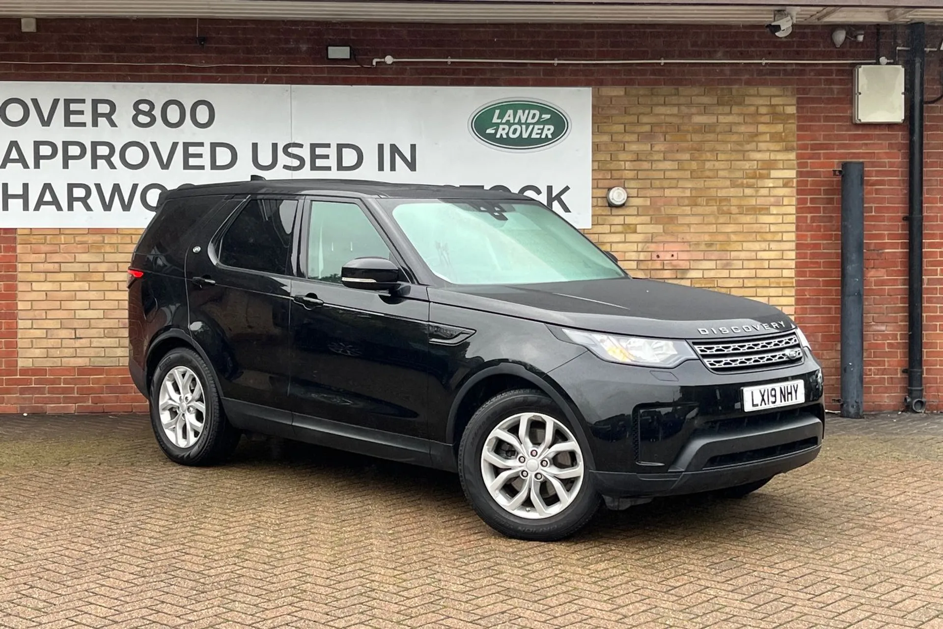 LAND ROVER DISCOVERY focused image