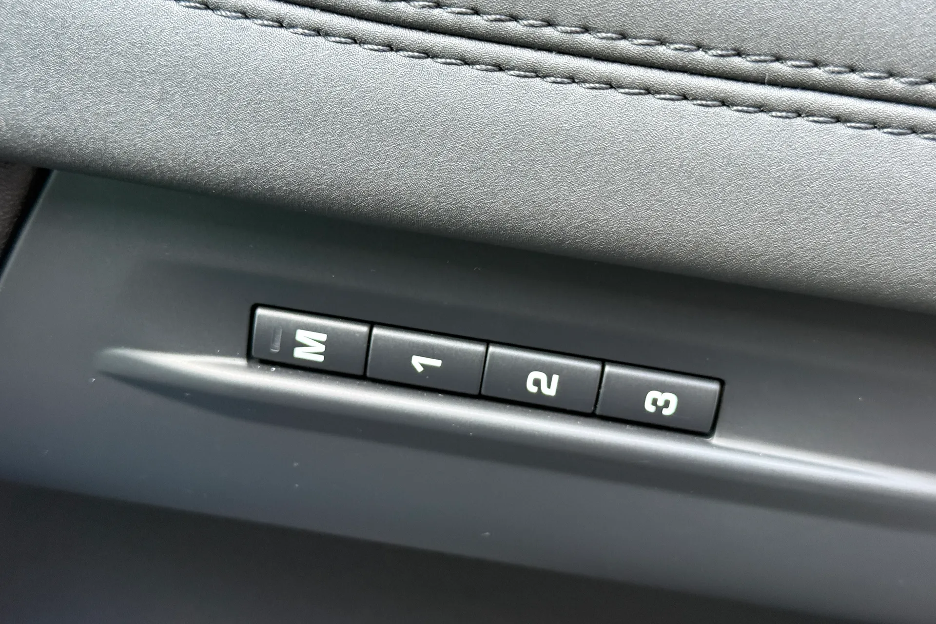 LAND ROVER RANGE ROVER EVOQUE thumbnail image number 48