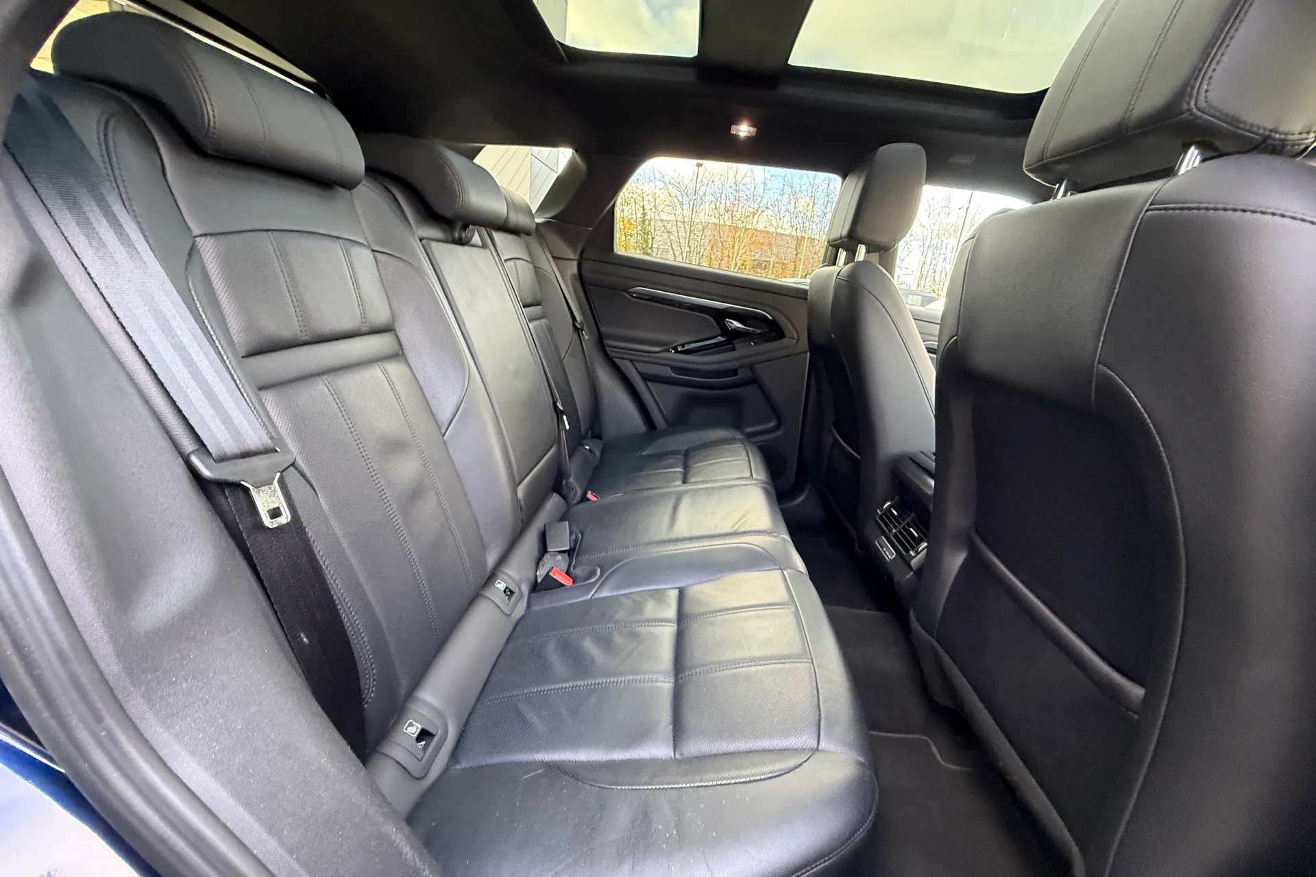 LAND ROVER RANGE ROVER EVOQUE thumbnail image number 37