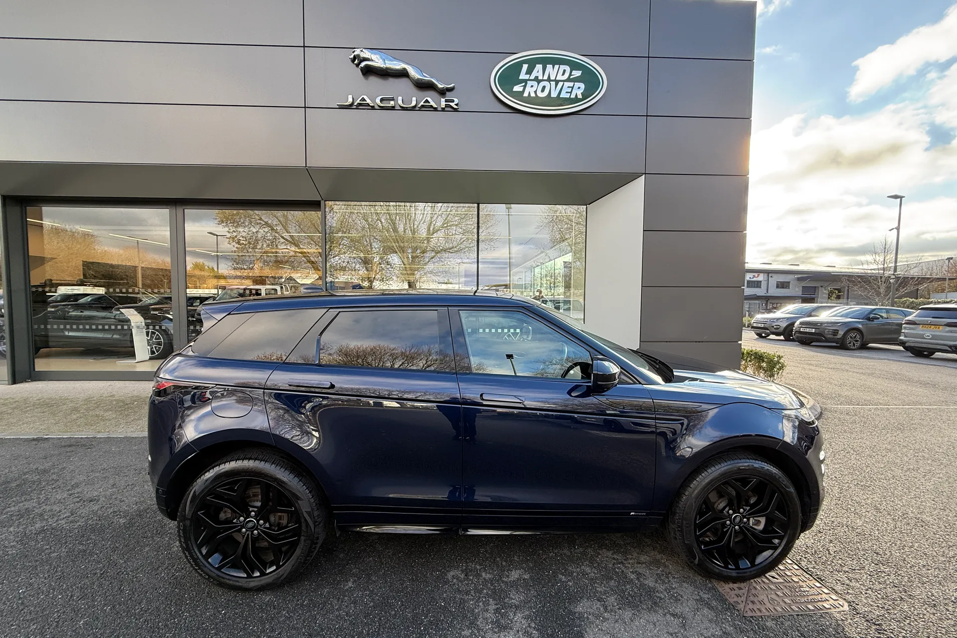 LAND ROVER RANGE ROVER EVOQUE thumbnail image number 2