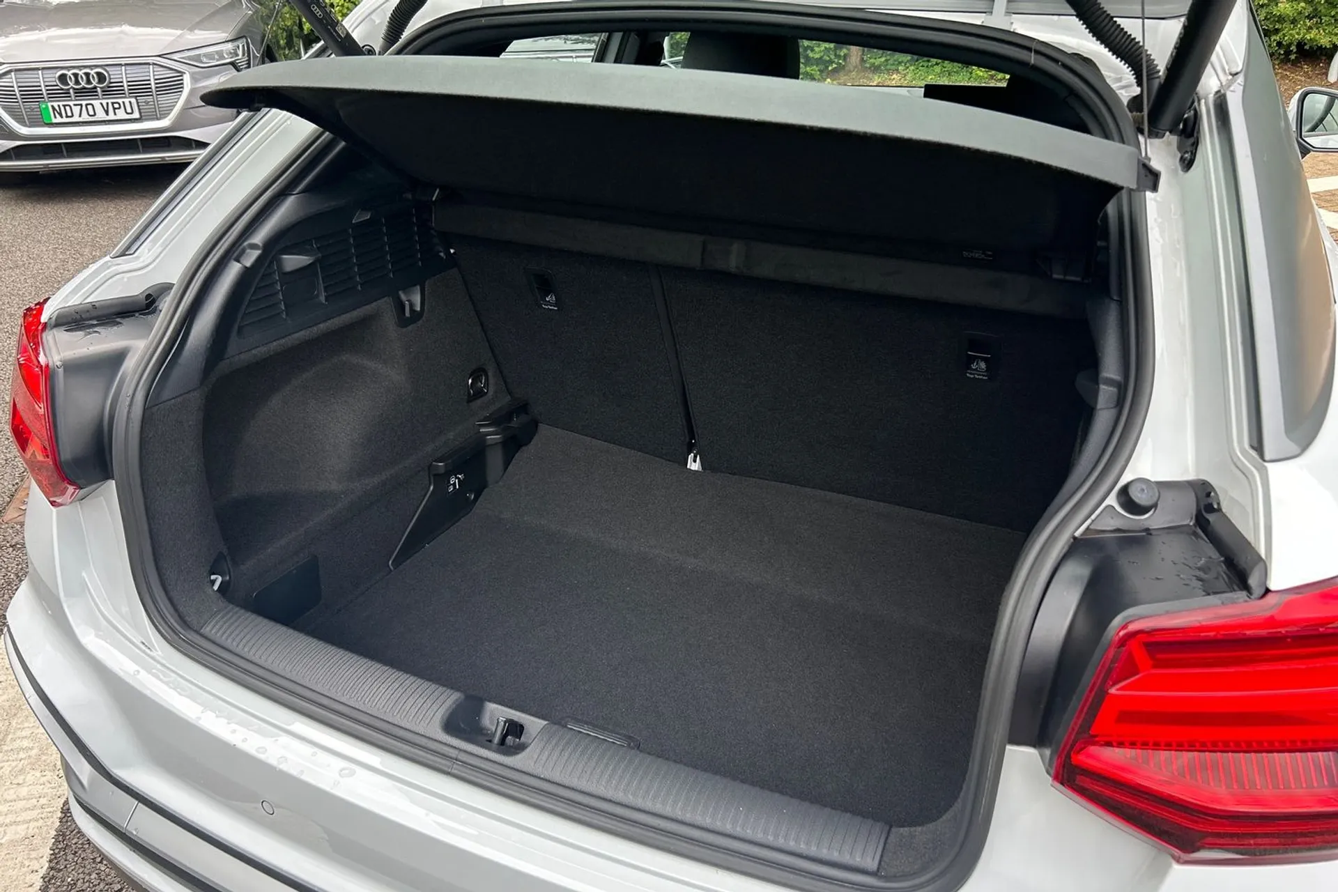 Audi Q2 thumbnail image number 18