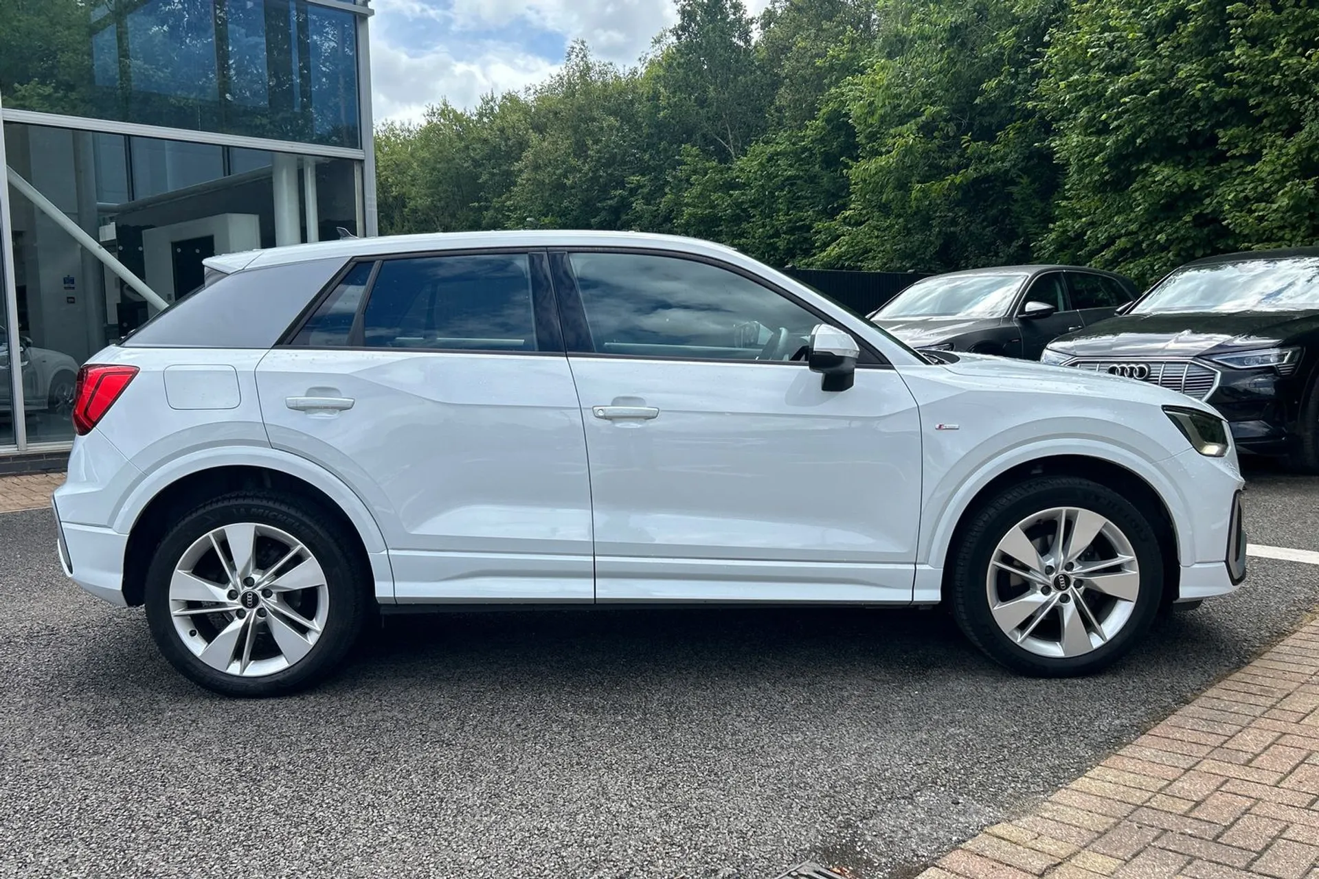Audi Q2 thumbnail image number 2