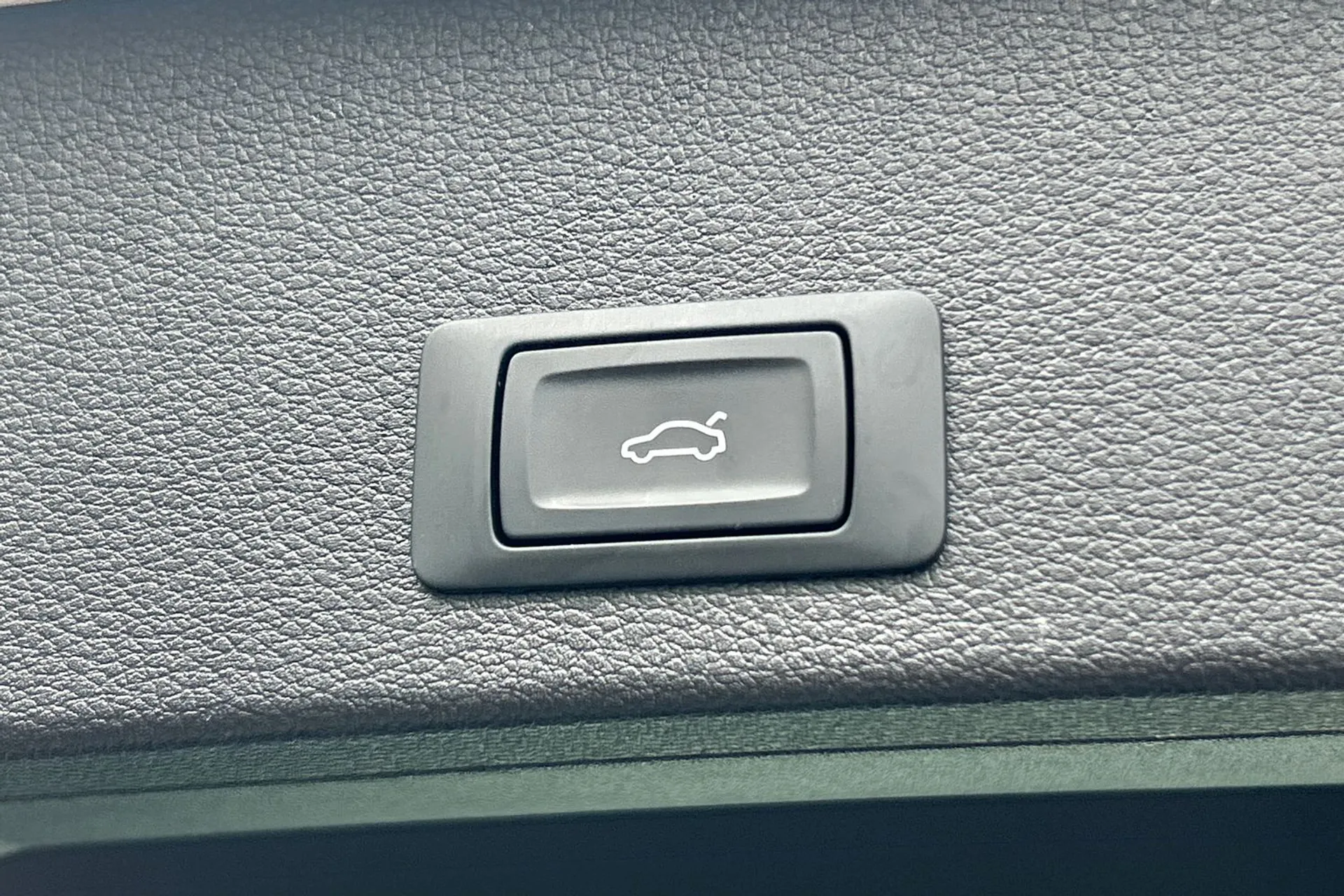 Audi Q2 thumbnail image number 19
