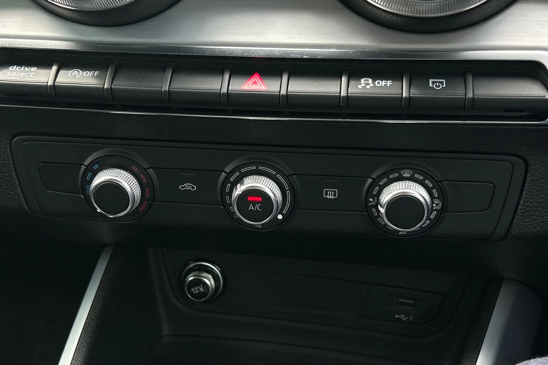 Audi Q2 thumbnail image number 38