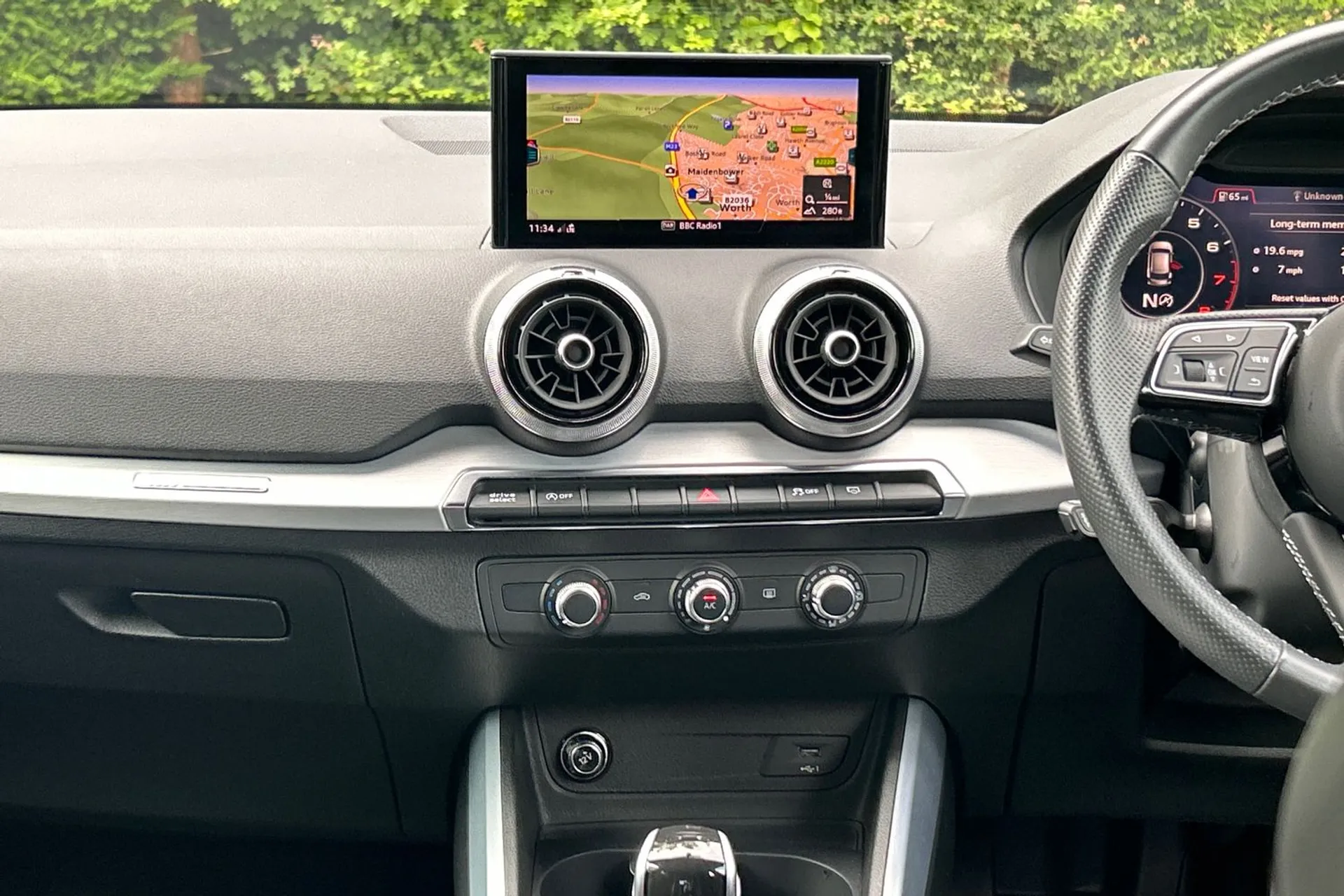 Audi Q2 thumbnail image number 35