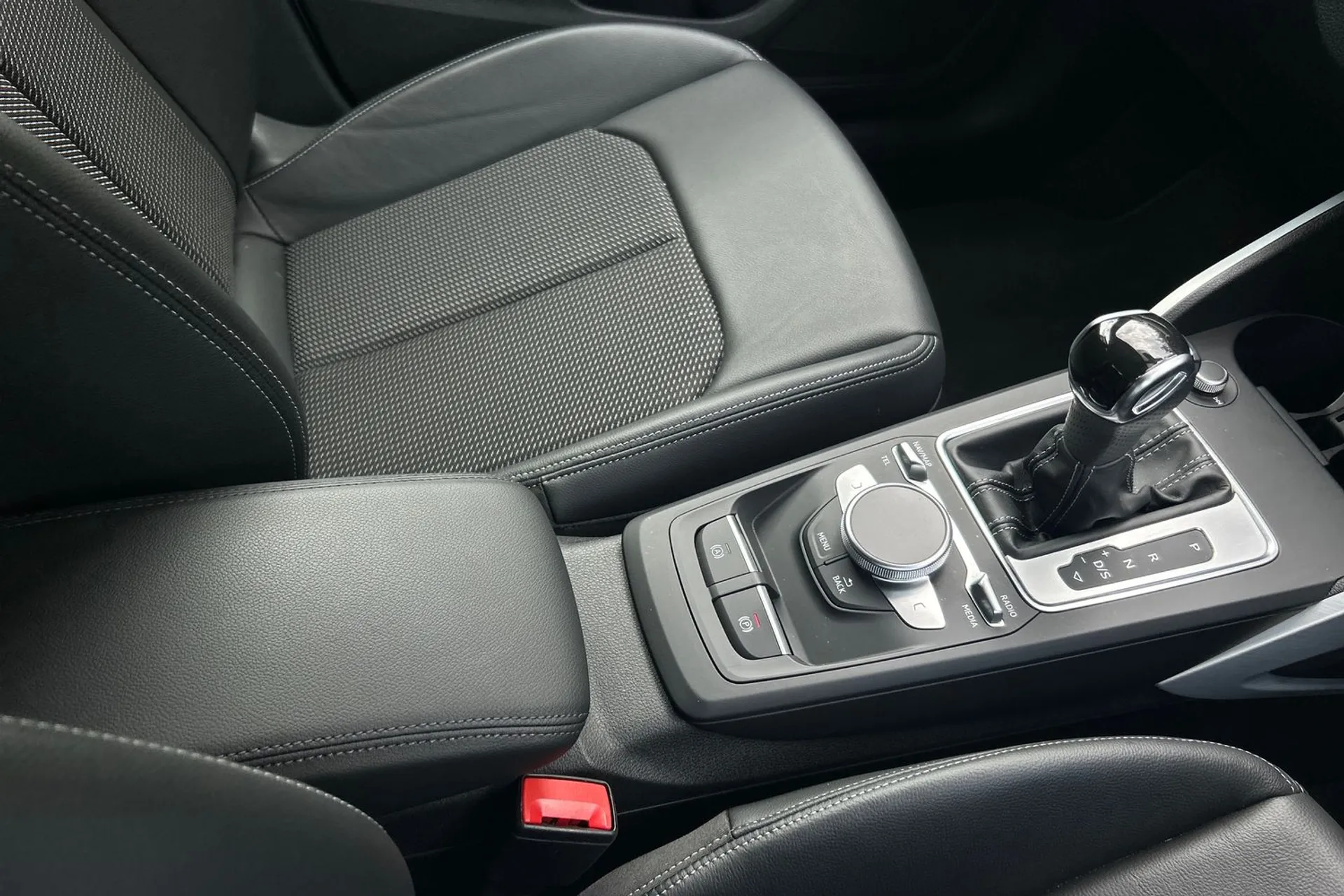 Audi Q2 thumbnail image number 40