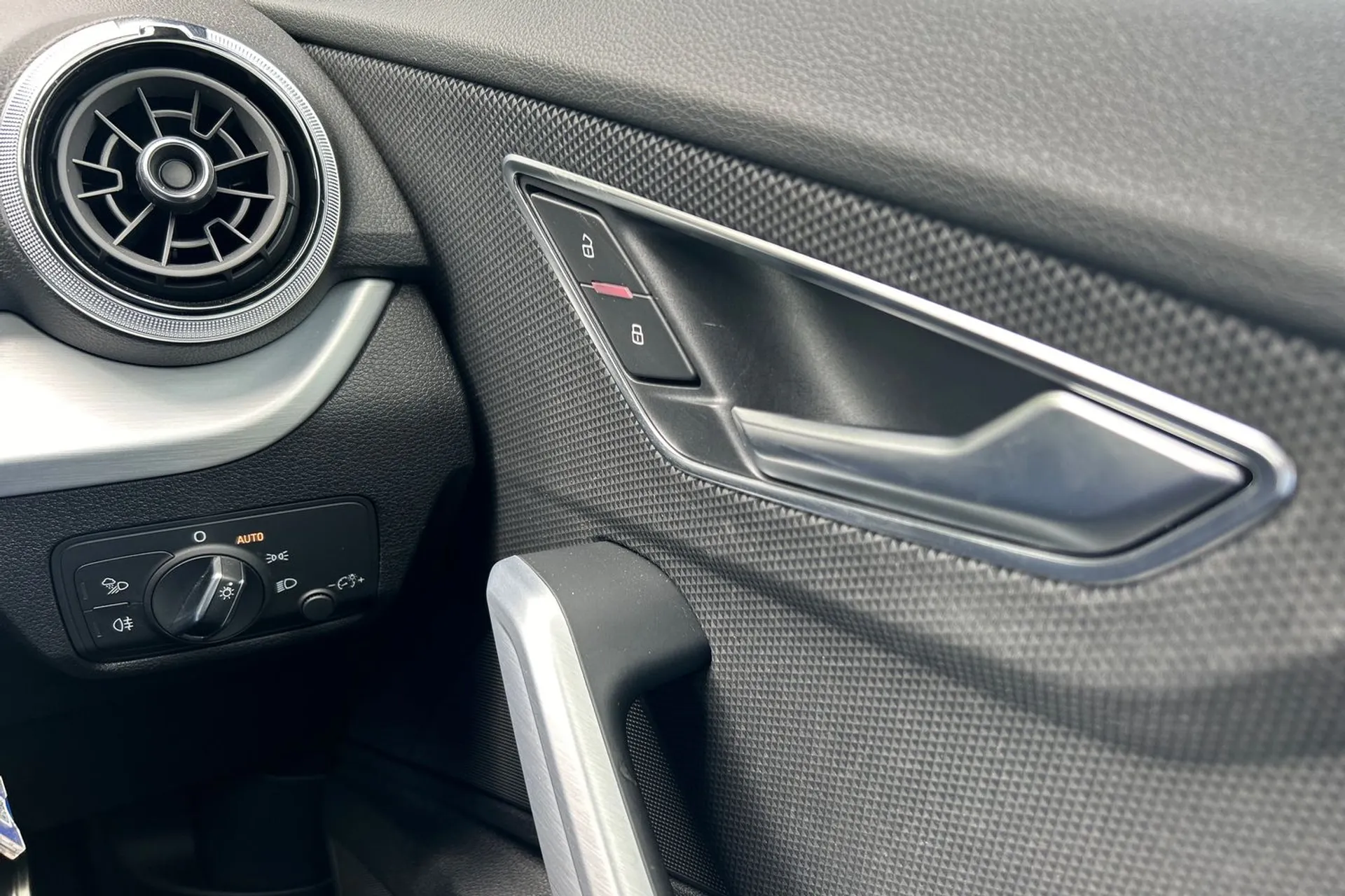 Audi Q2 thumbnail image number 39
