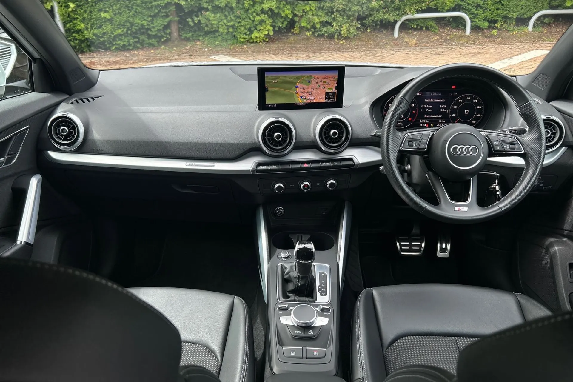 Audi Q2 thumbnail image number 31