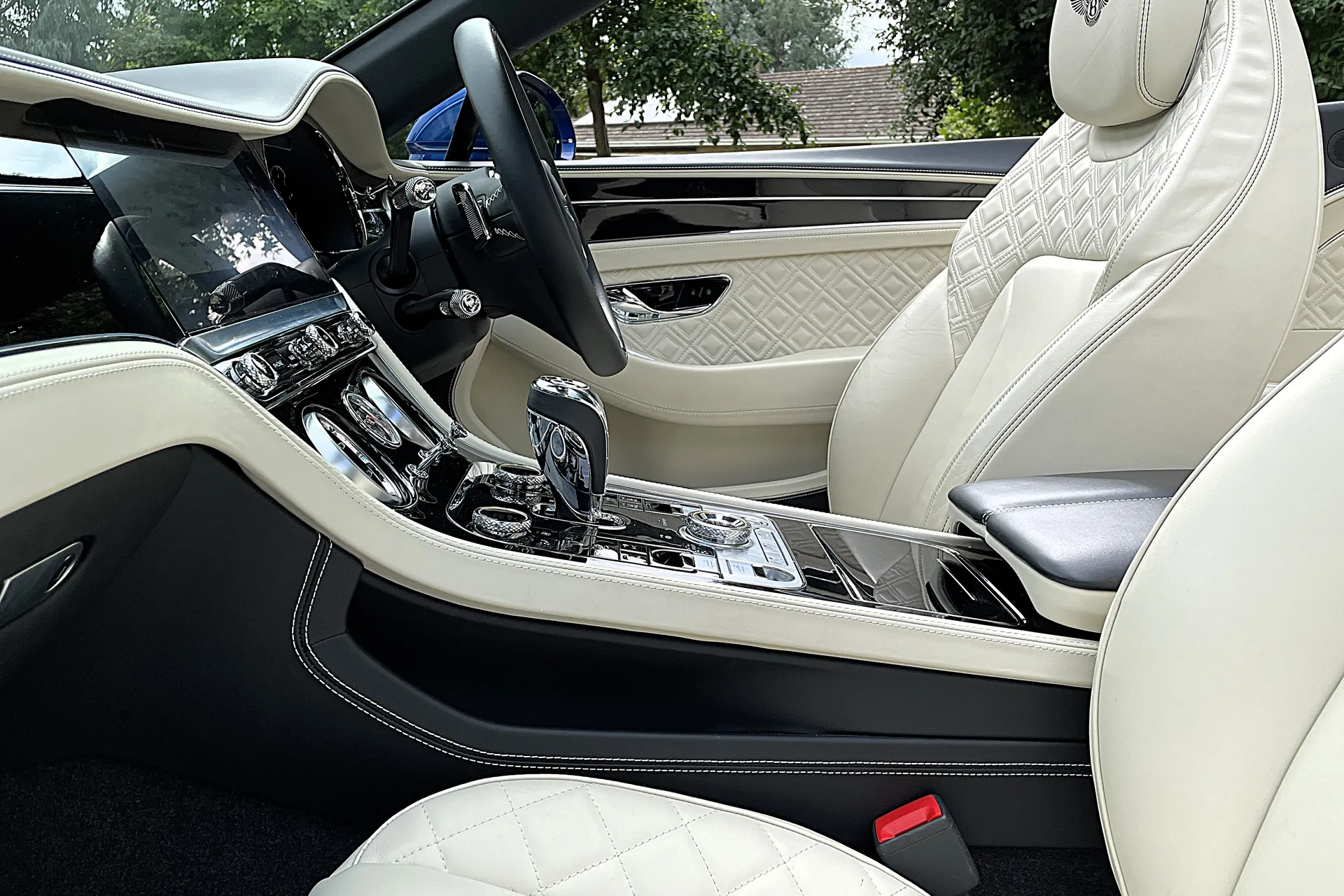 Bentley CONTINENTAL GTC thumbnail image number 32