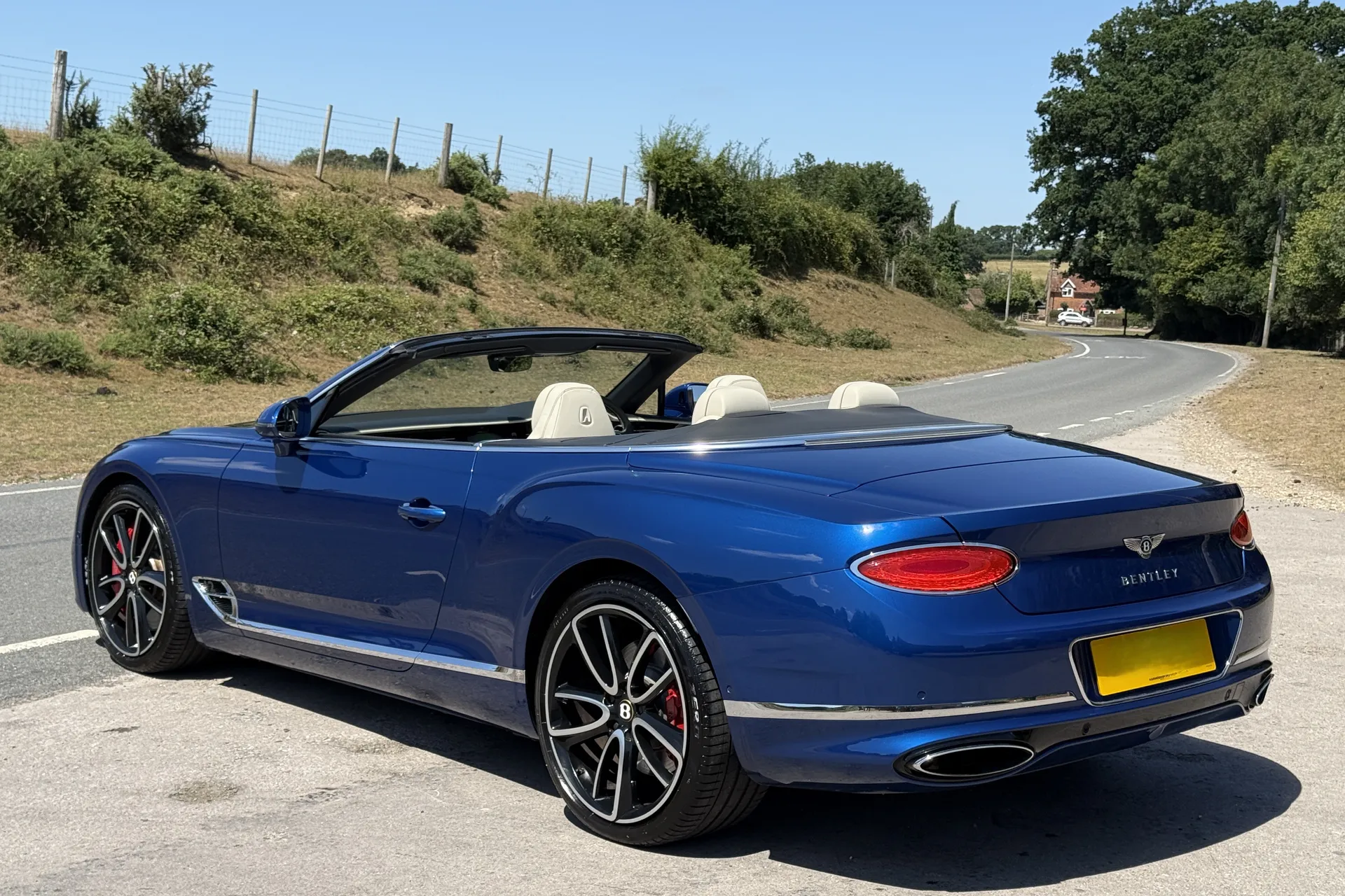 Bentley CONTINENTAL GTC thumbnail image number 11
