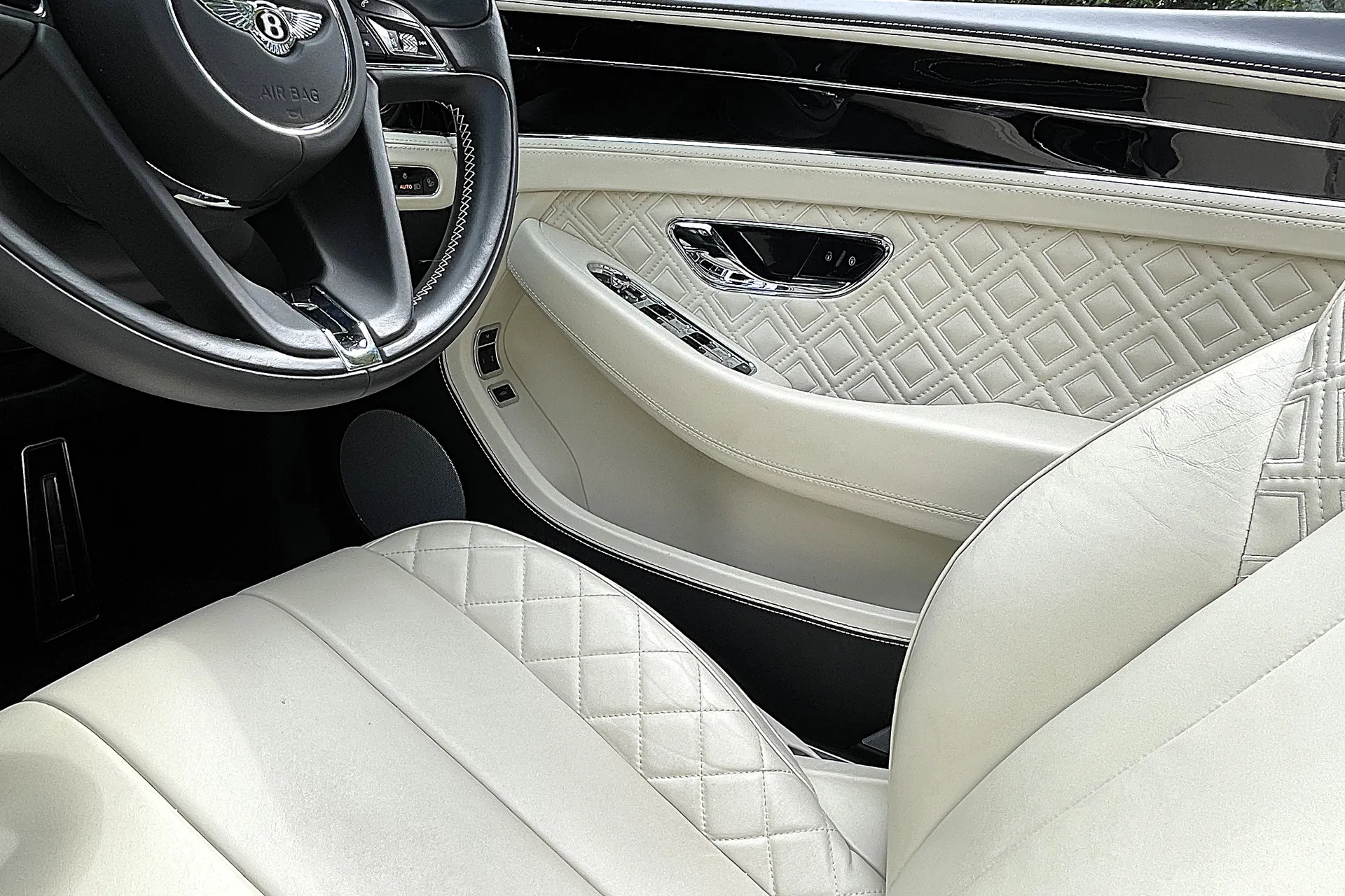 Bentley CONTINENTAL GTC thumbnail image number 30