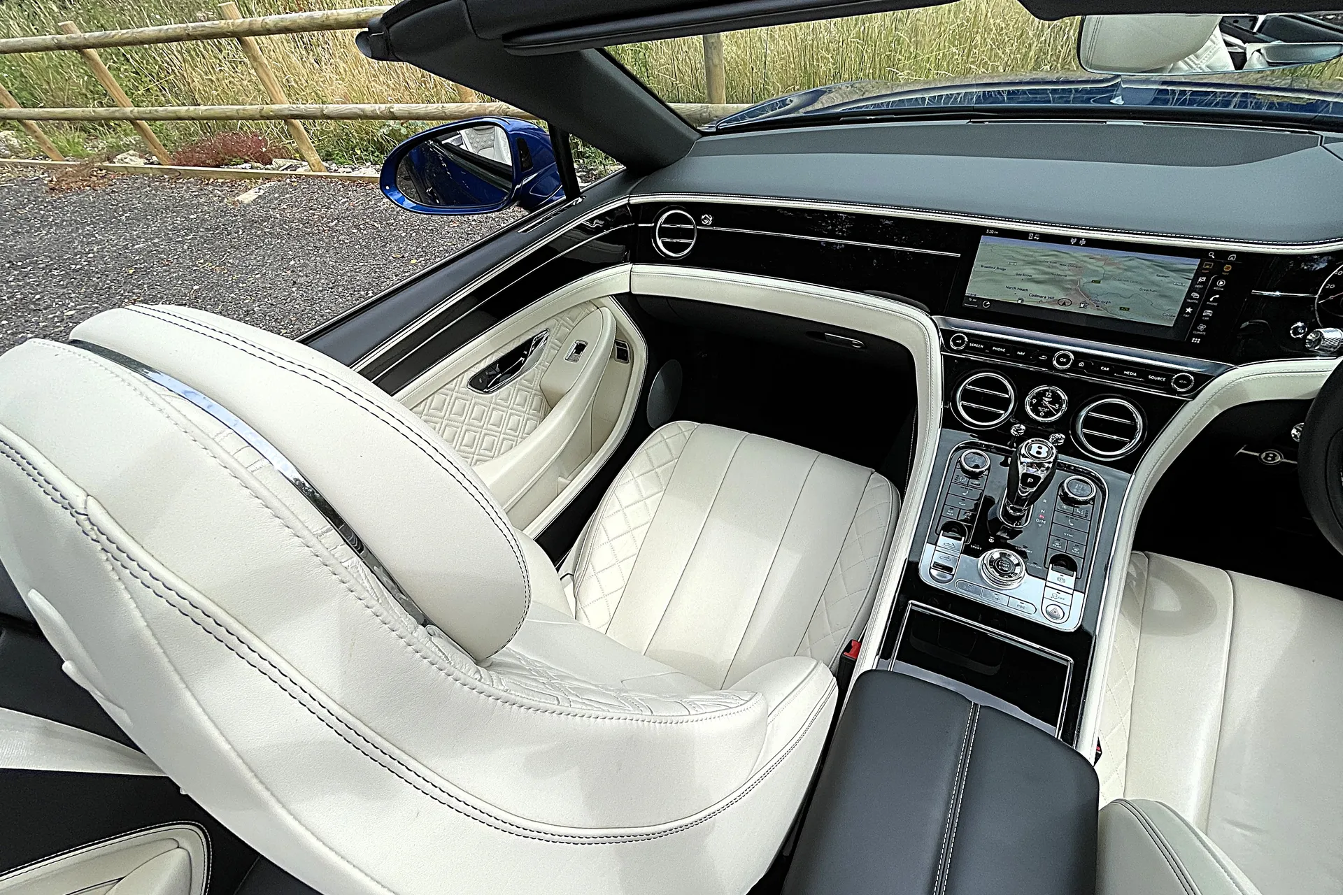 Bentley CONTINENTAL GTC thumbnail image number 26