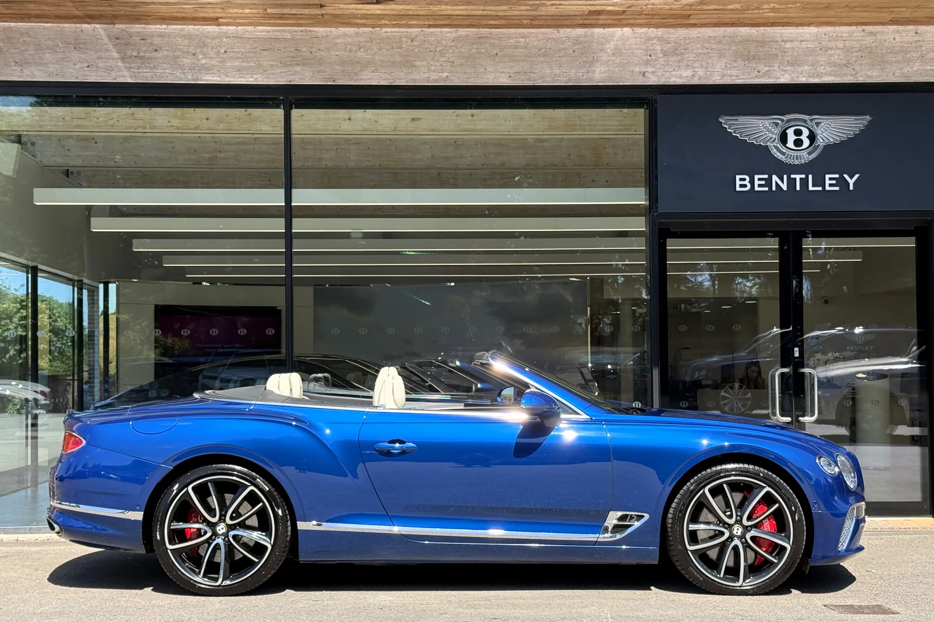 Bentley CONTINENTAL GTC thumbnail image number 2