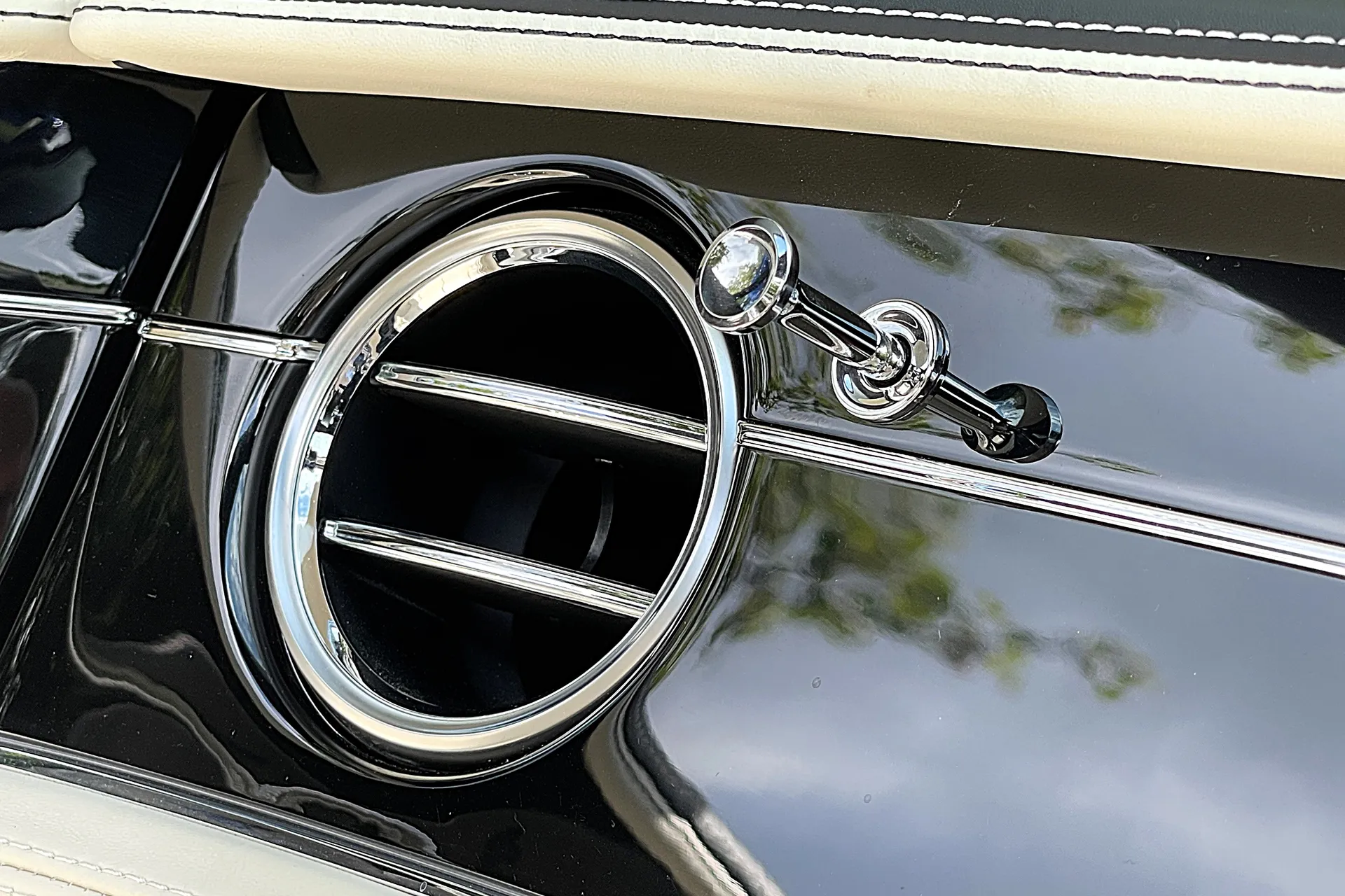 Bentley CONTINENTAL GTC thumbnail image number 52