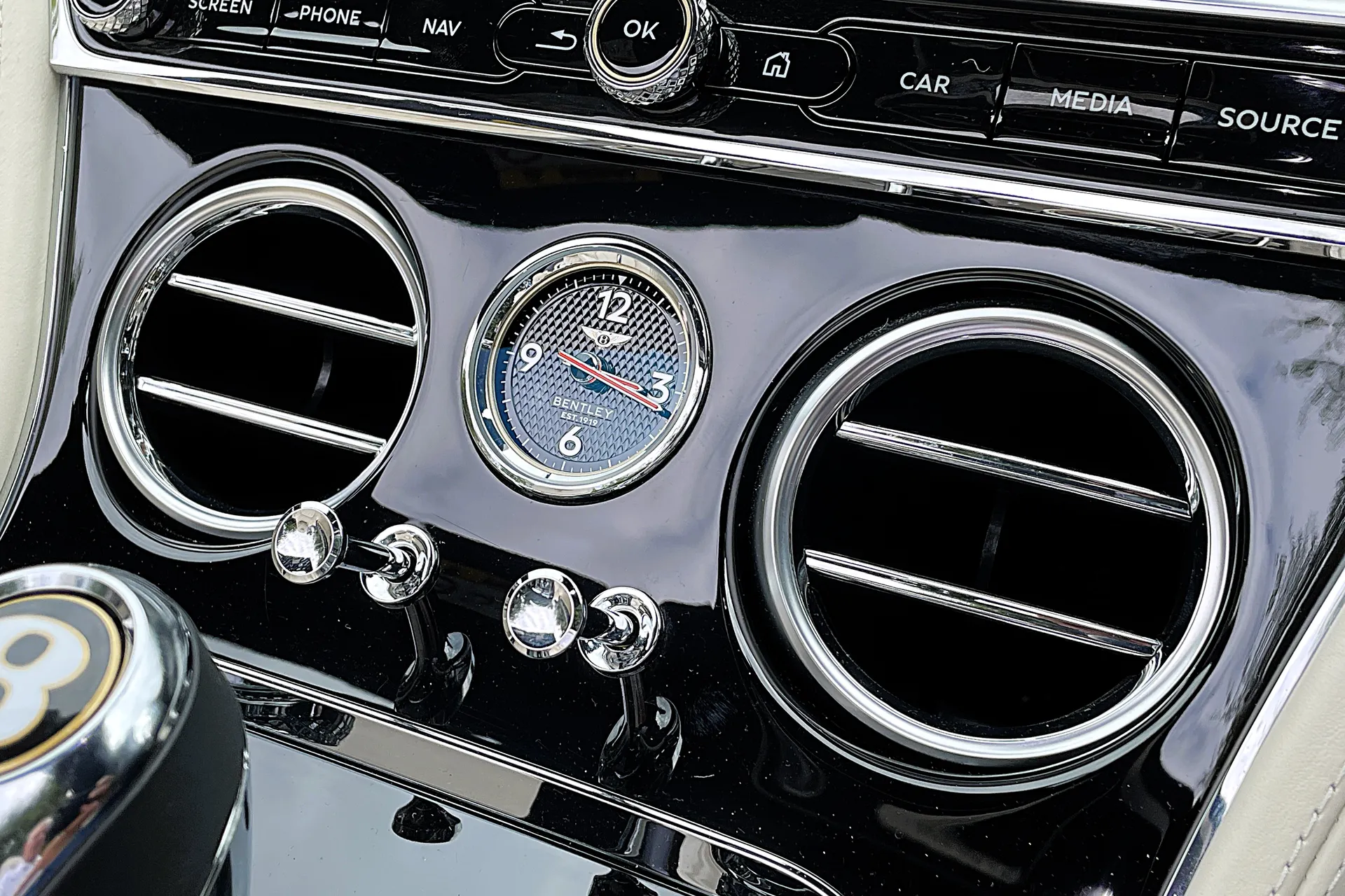 Bentley CONTINENTAL GTC thumbnail image number 18