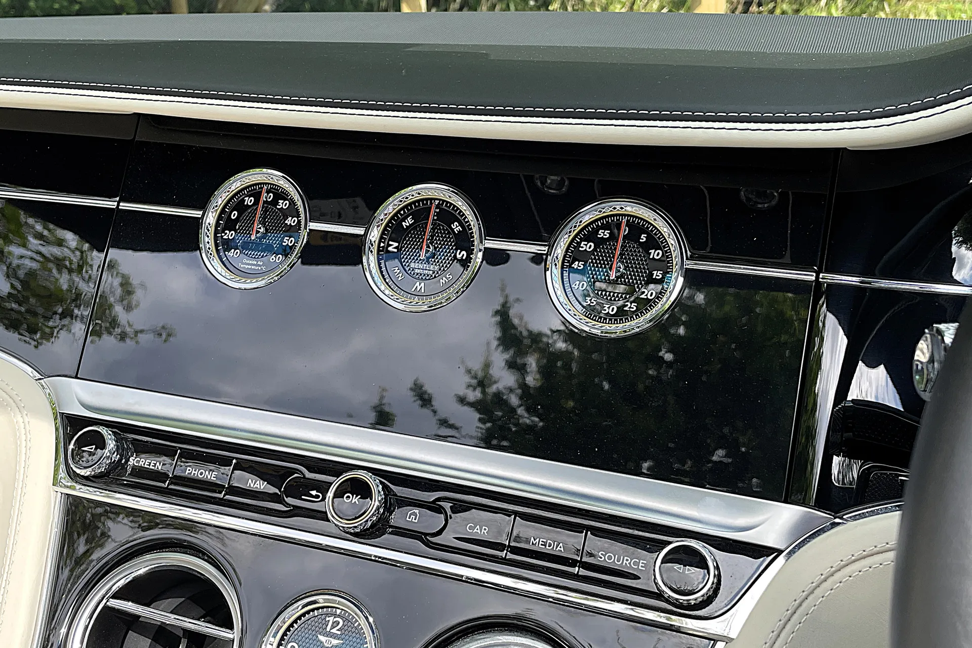 Bentley CONTINENTAL GTC thumbnail image number 57