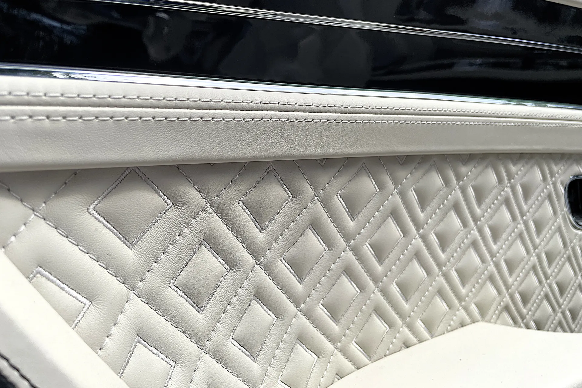 Bentley CONTINENTAL GTC thumbnail image number 34