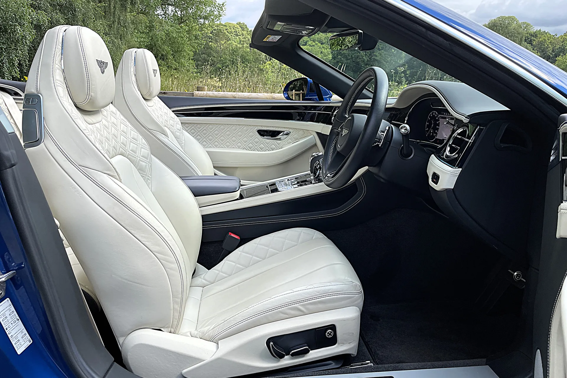 Bentley CONTINENTAL GTC thumbnail image number 43