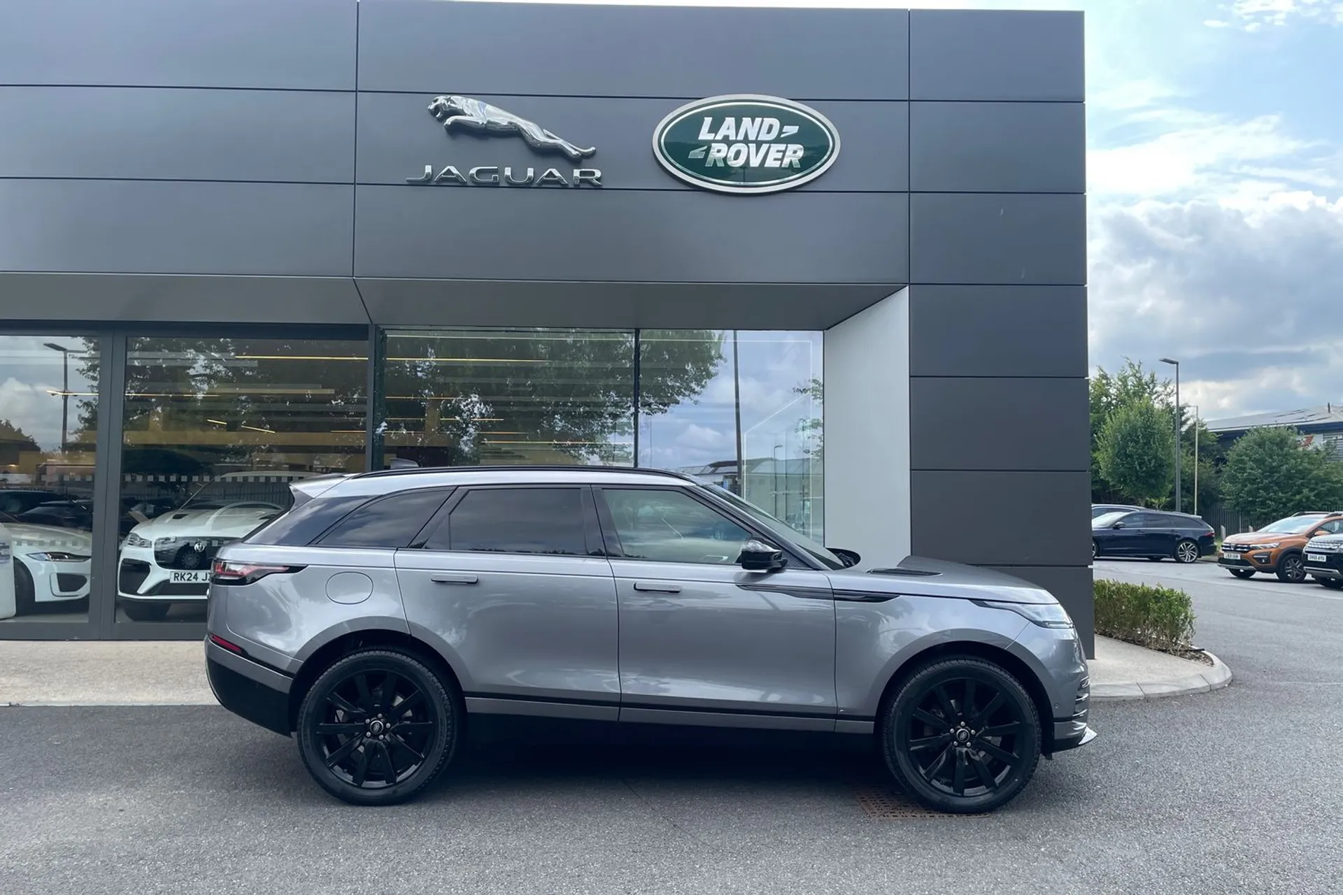 LAND ROVER RANGE ROVER VELAR thumbnail image number 2