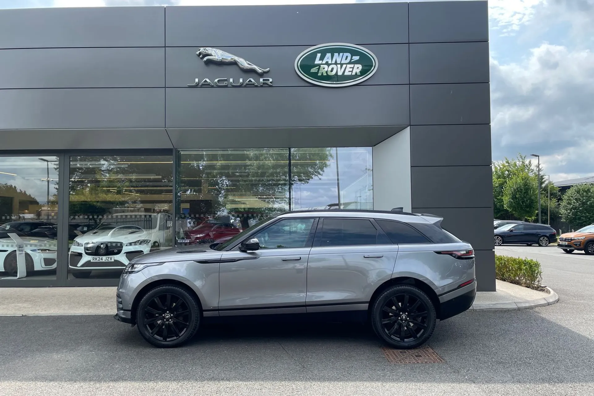 LAND ROVER RANGE ROVER VELAR thumbnail image number 26