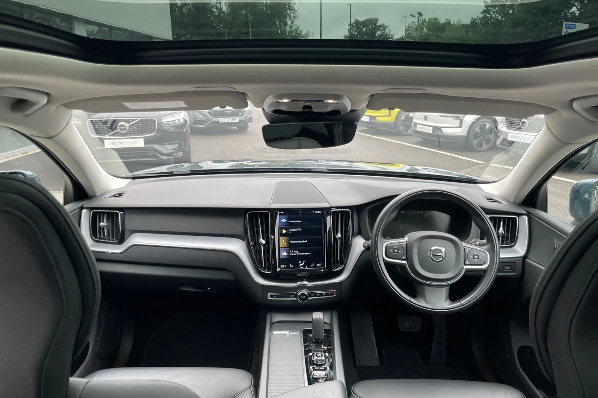 Volvo XC60 thumbnail image number 3