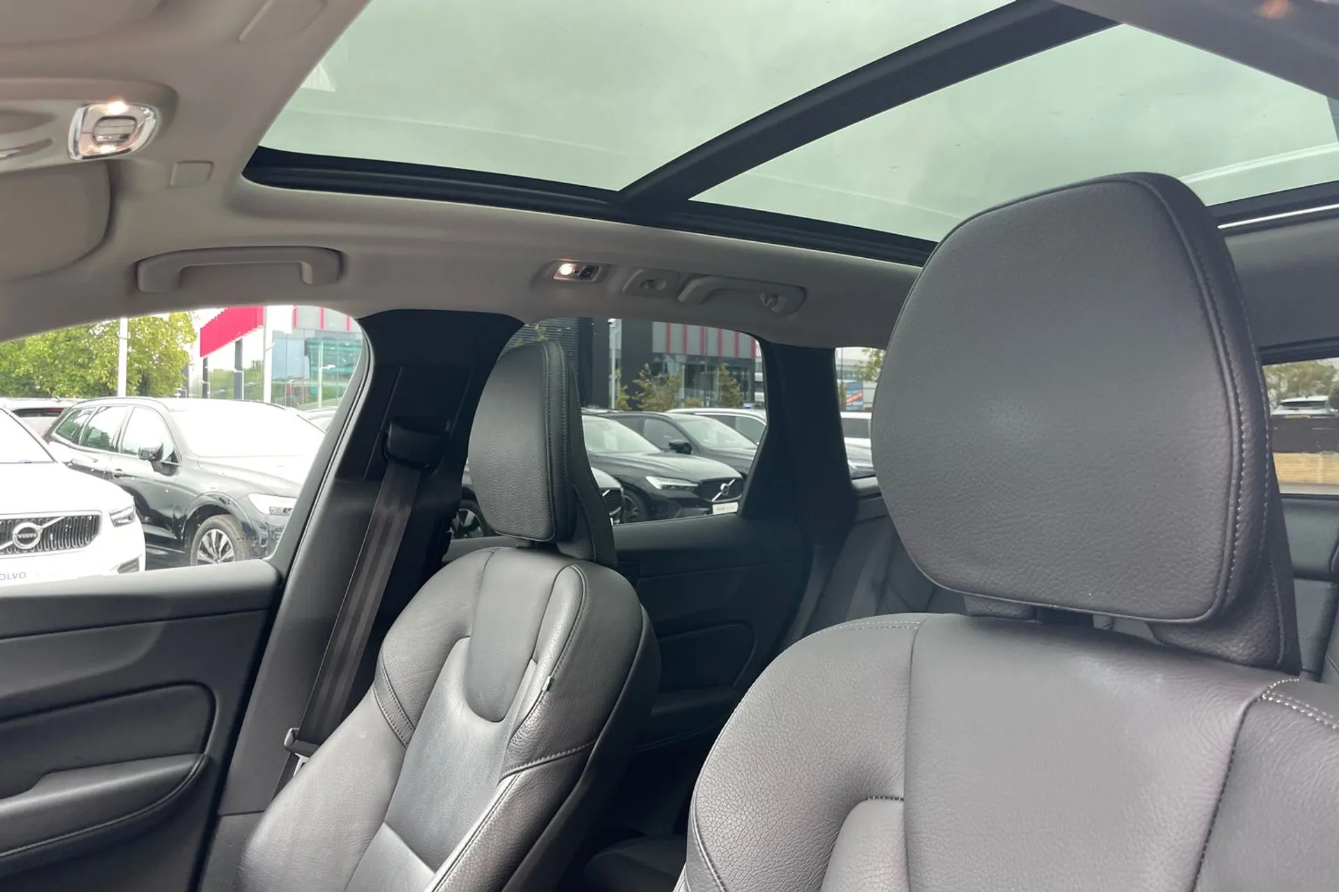 Volvo XC60 thumbnail image number 28