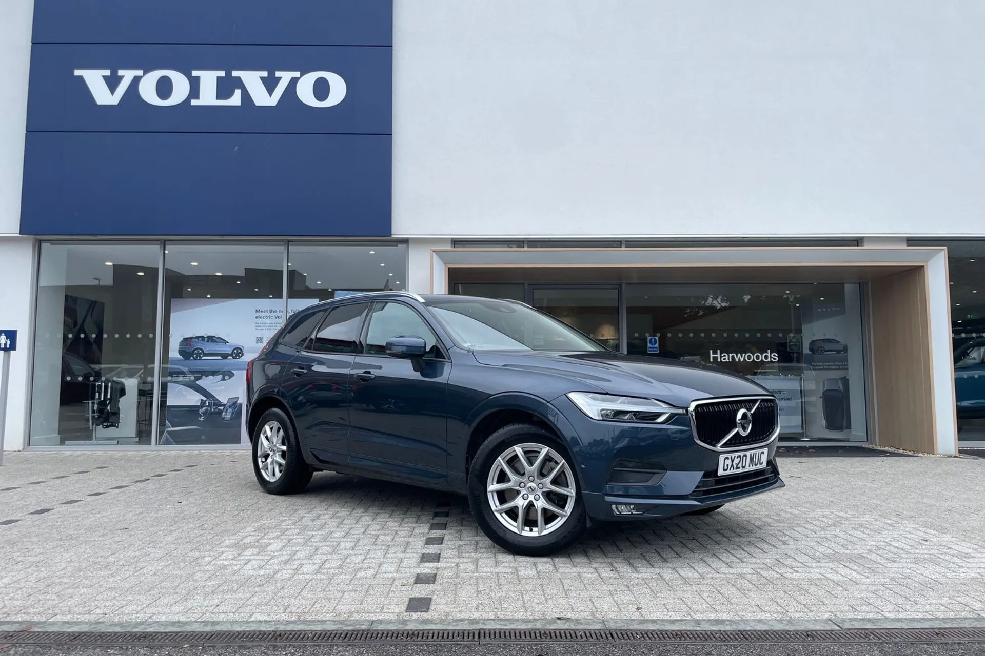 Volvo XC60 focused image