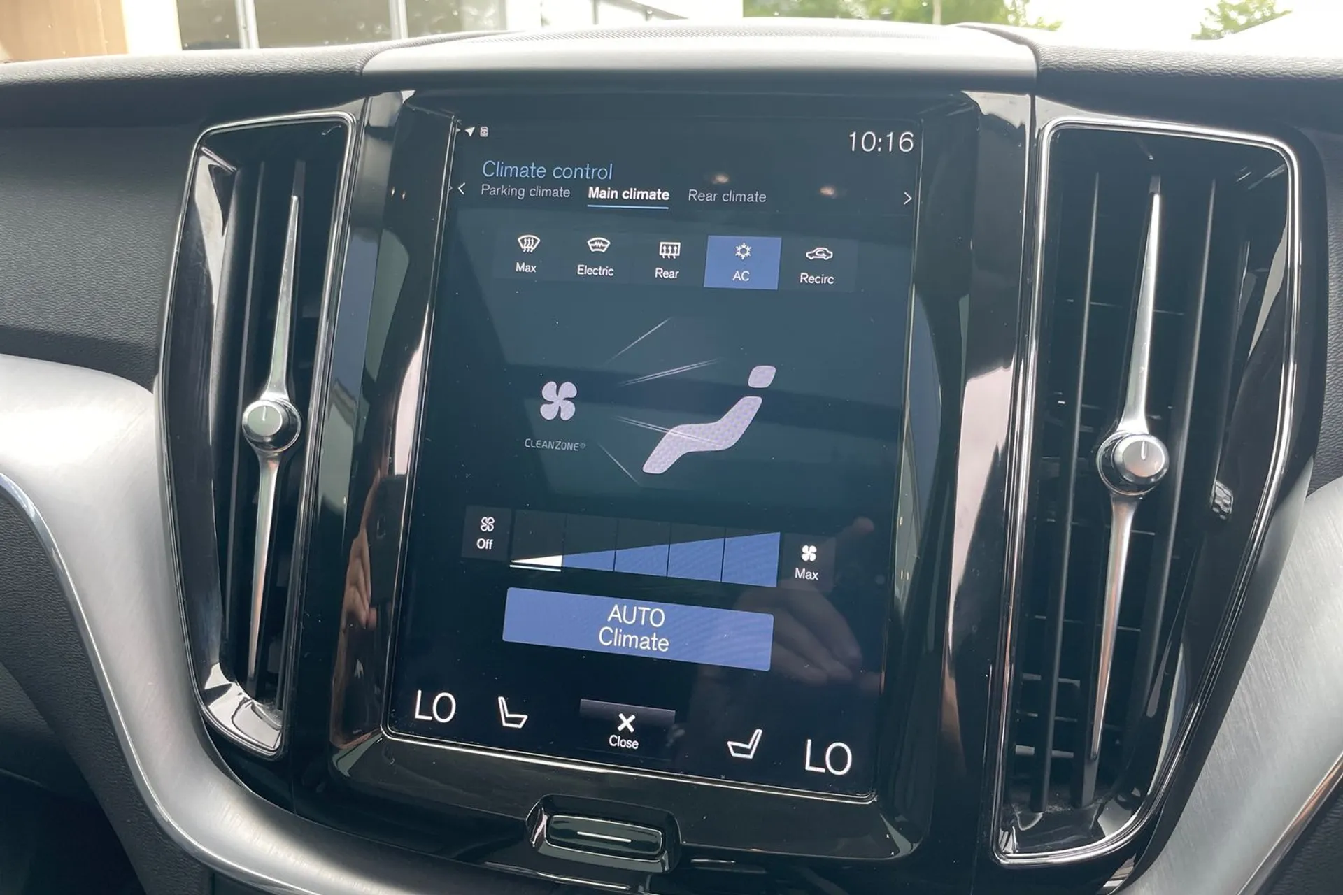 Volvo XC60 thumbnail image number 38