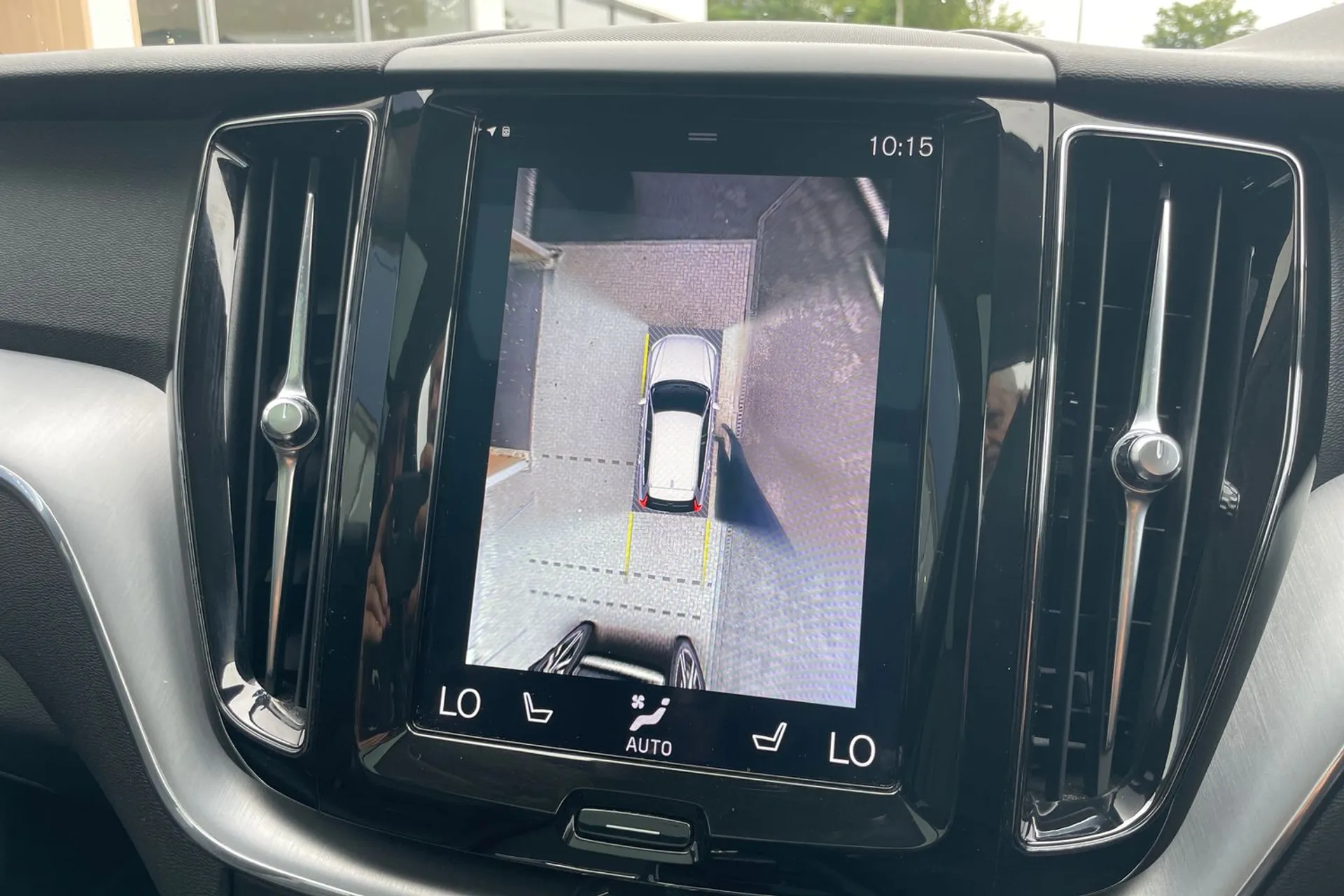 Volvo XC60 thumbnail image number 4