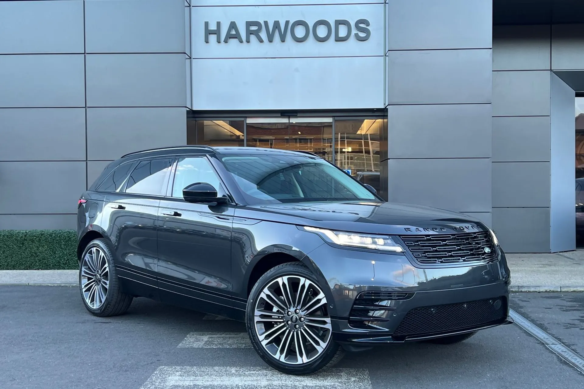 LAND ROVER RANGE ROVER VELAR focused image