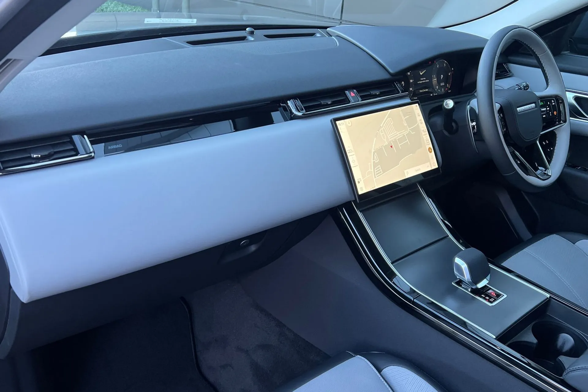 LAND ROVER RANGE ROVER VELAR thumbnail image number 40