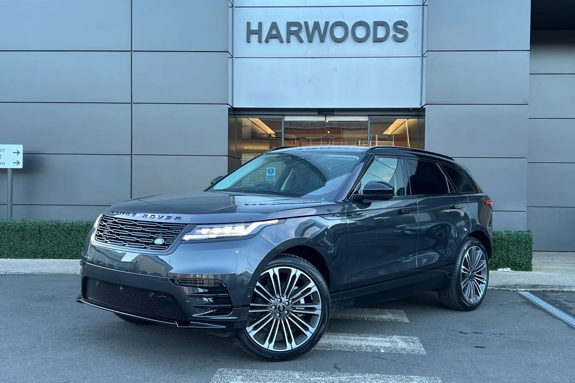 LAND ROVER RANGE ROVER VELAR thumbnail image number 16