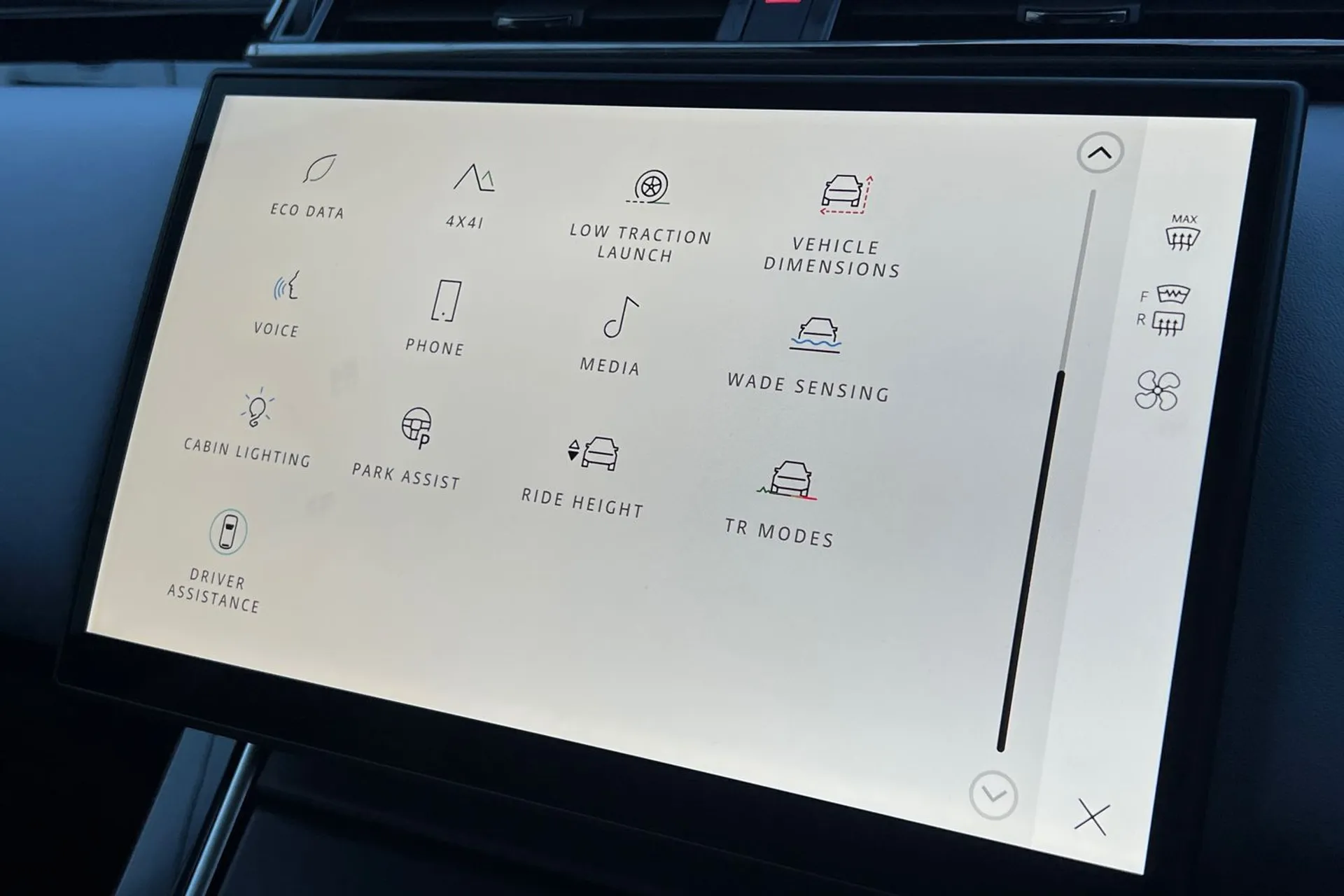 LAND ROVER RANGE ROVER VELAR thumbnail image number 25