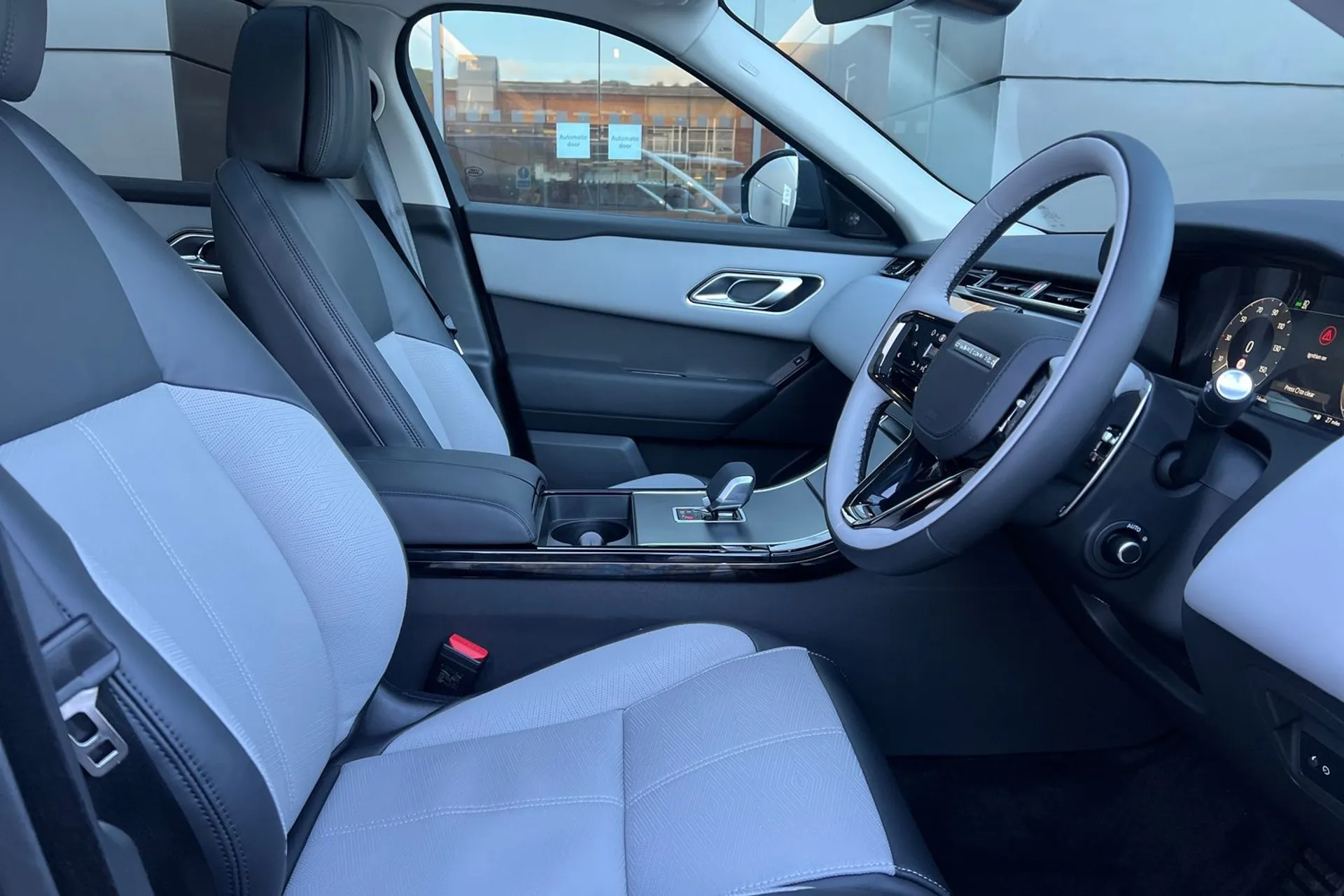 LAND ROVER RANGE ROVER VELAR thumbnail image number 21