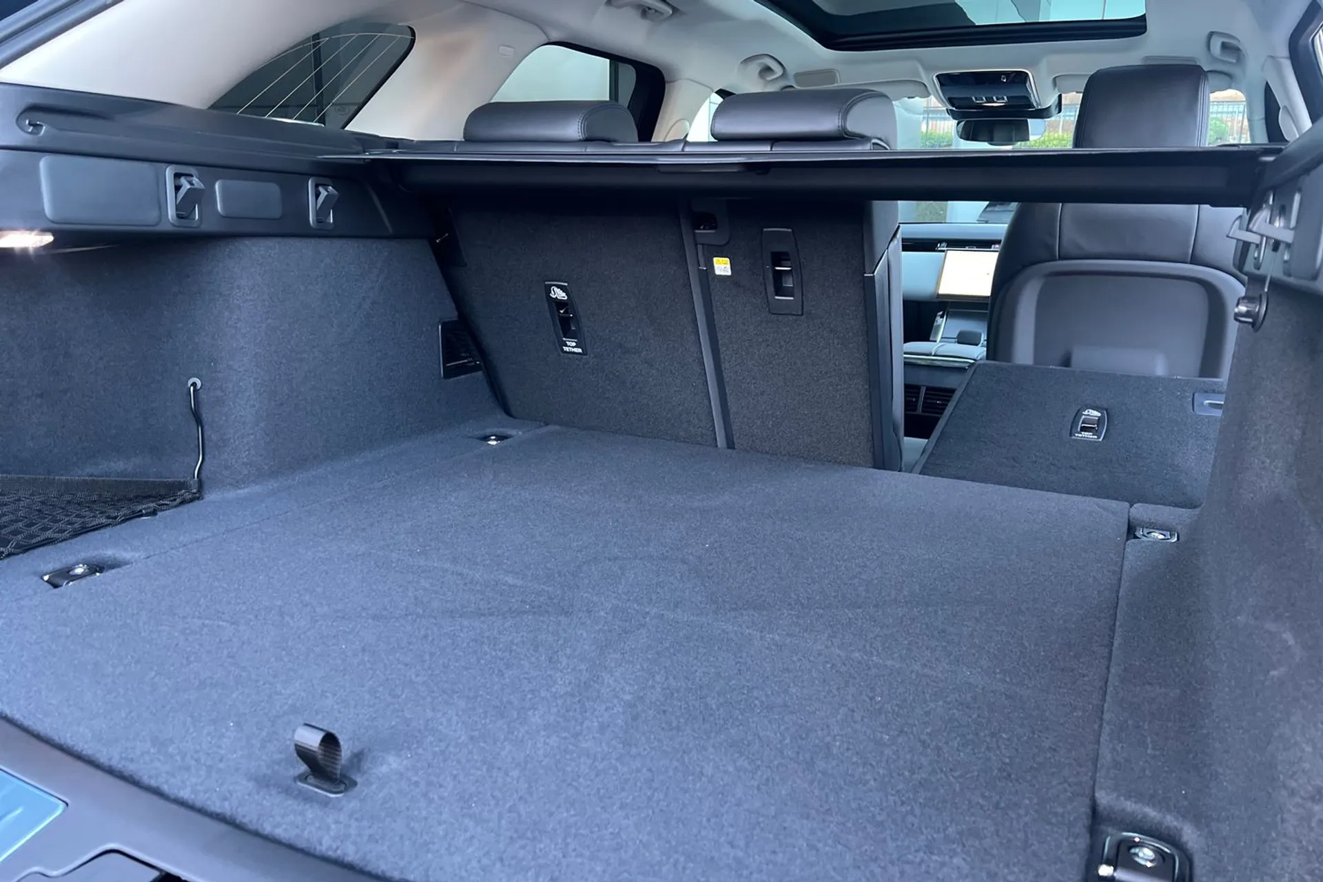 LAND ROVER RANGE ROVER VELAR thumbnail image number 34