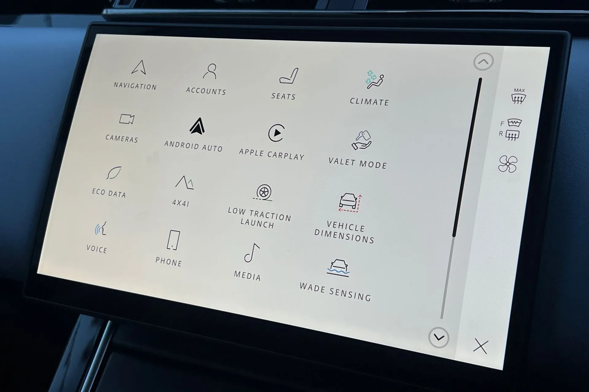 LAND ROVER RANGE ROVER VELAR thumbnail image number 24