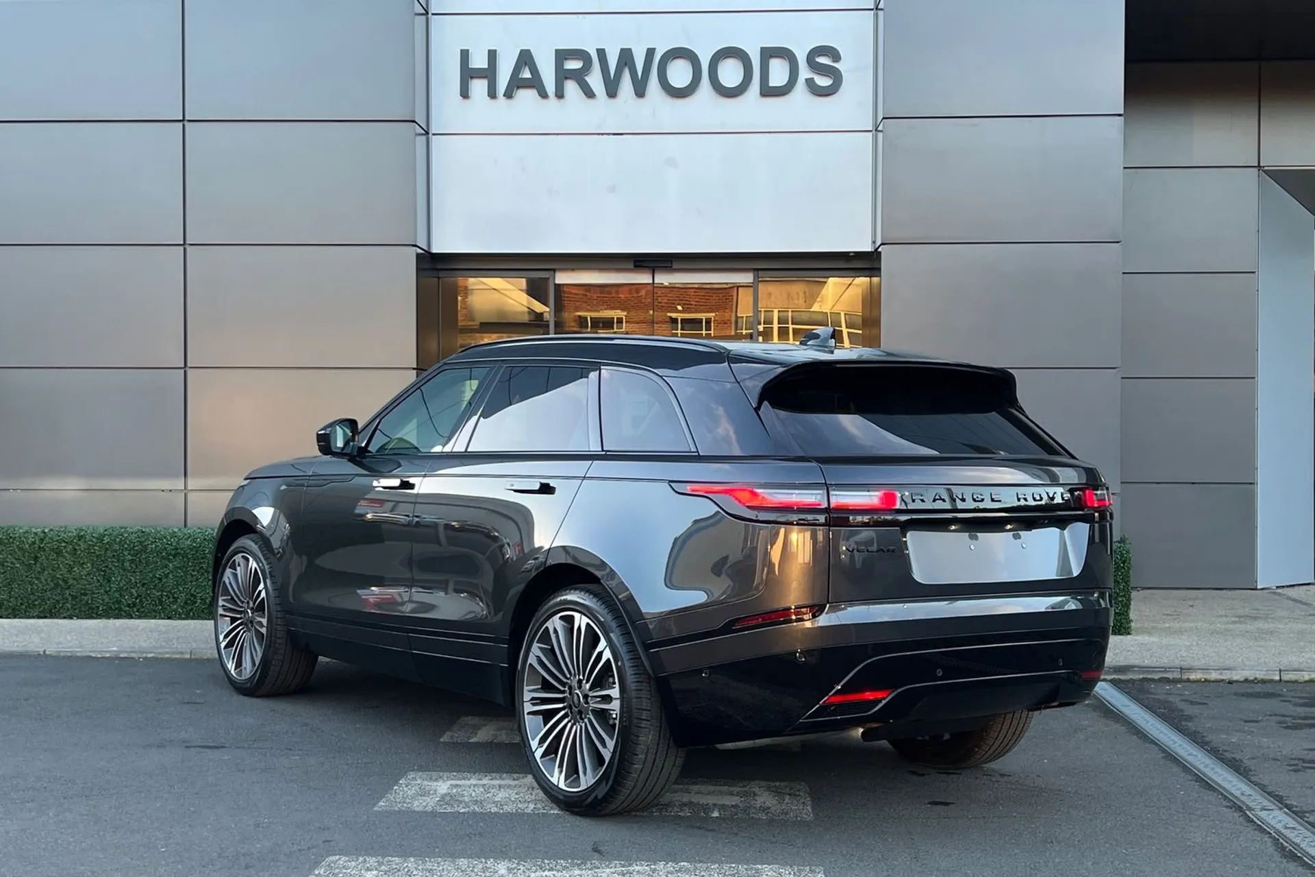 LAND ROVER RANGE ROVER VELAR thumbnail image number 9
