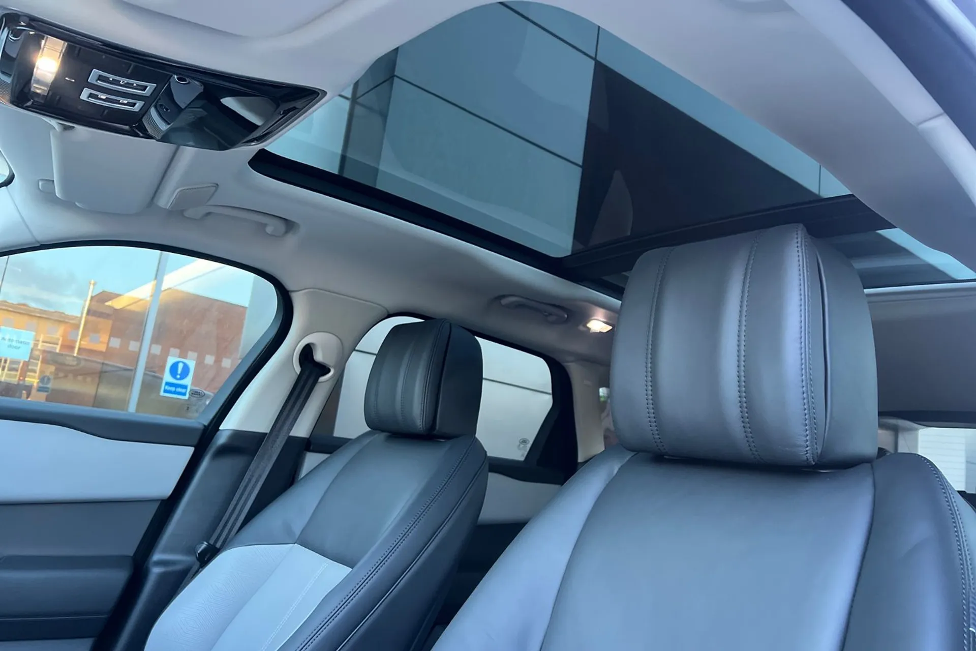 LAND ROVER RANGE ROVER VELAR thumbnail image number 42