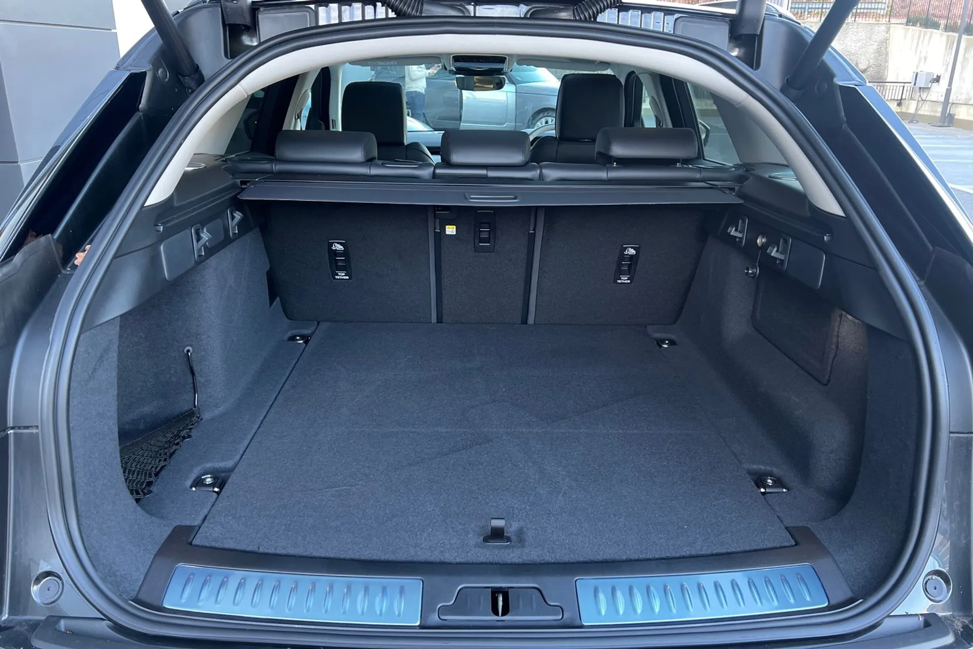LAND ROVER RANGE ROVER VELAR thumbnail image number 32